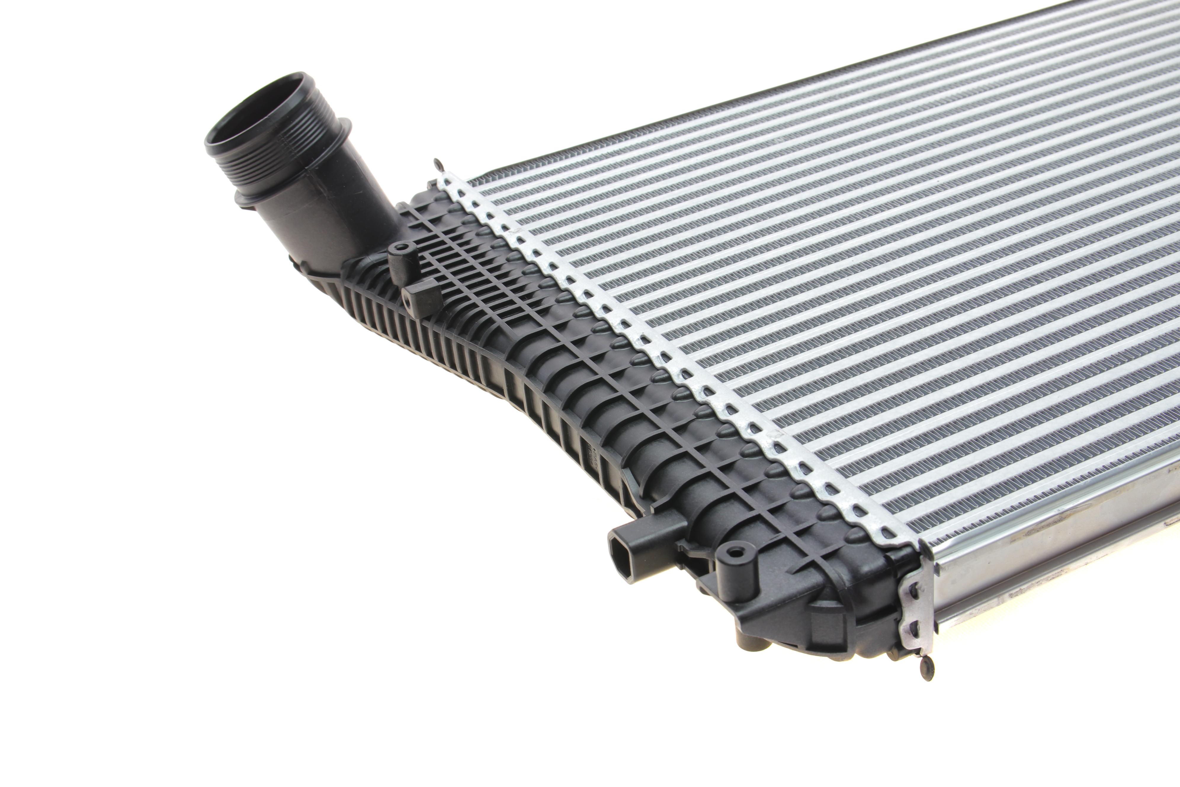 Радіатор інтеркулера VW Passat/Sharan/Tiguan 1.4-2.0D 05-