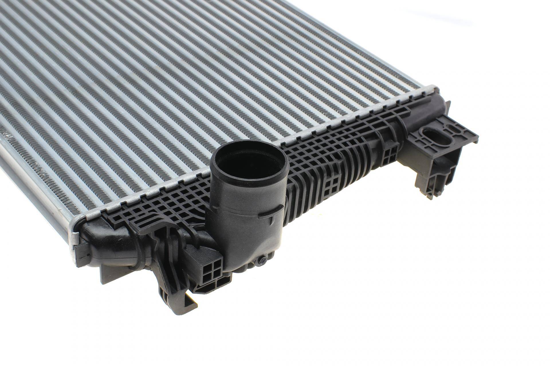 Радіатор інтеркулера VW Amarok 2.0TSI 10-16/2.0TDI10-/2.0BiTDI 10-12