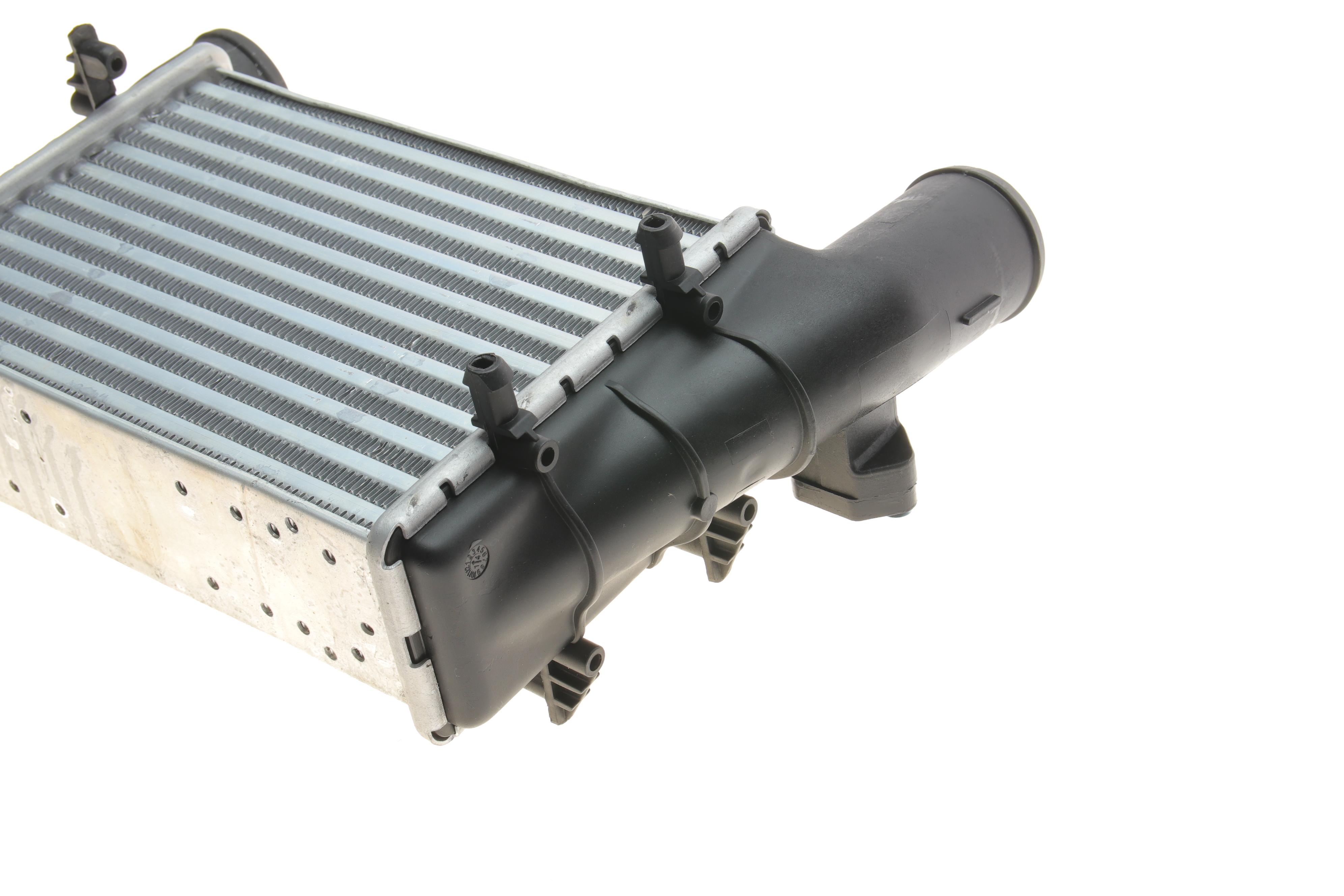 Радіатор інтеркулера Audi A4/A6/VW Passat 1.8/1.9TDI 95-05
