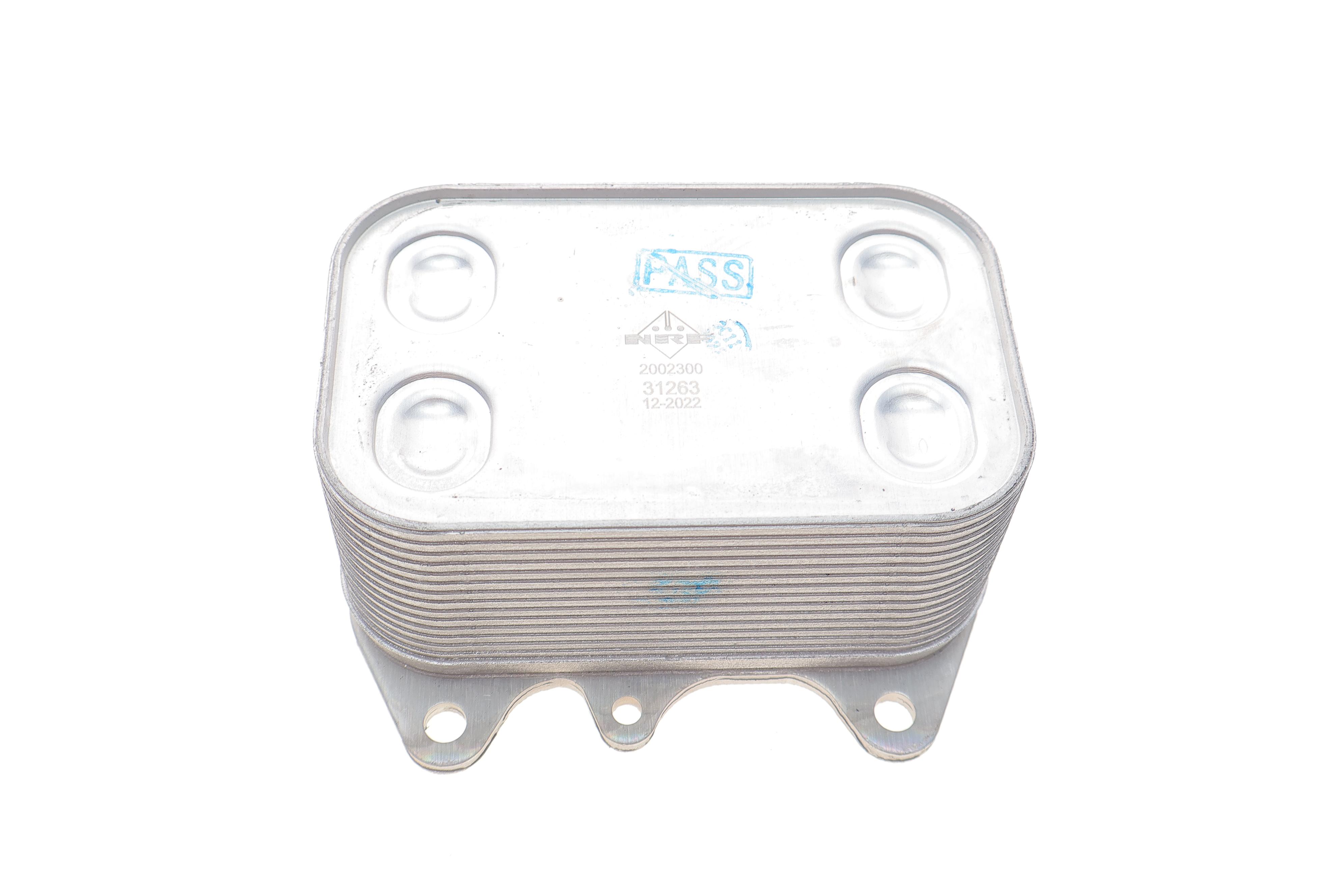 Радіатор масляний VW Caddy III/Crafter/T5 (теплообмінник)