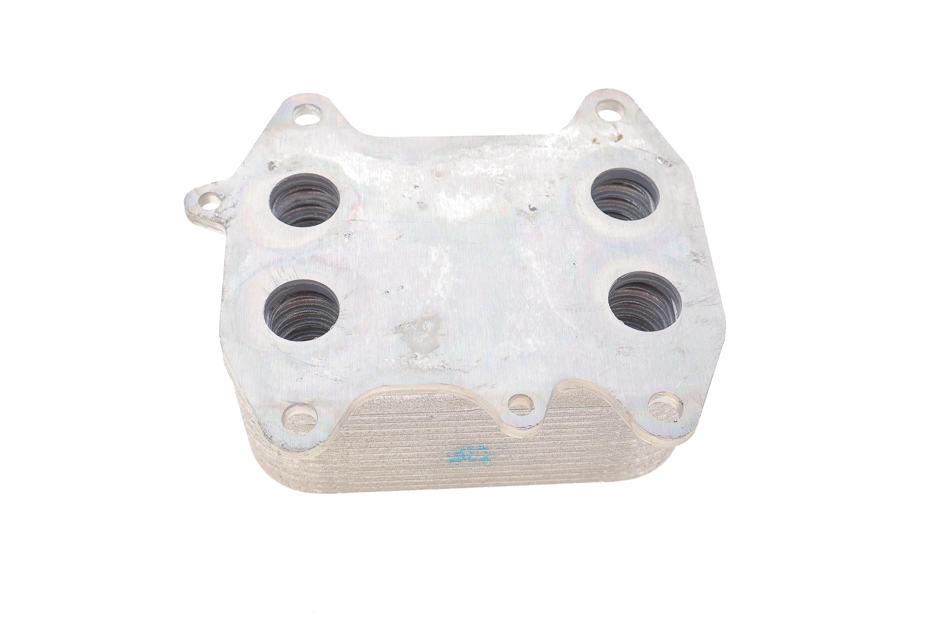 Радіатор масляний VW Caddy III/Crafter/T5 (теплообмінник)