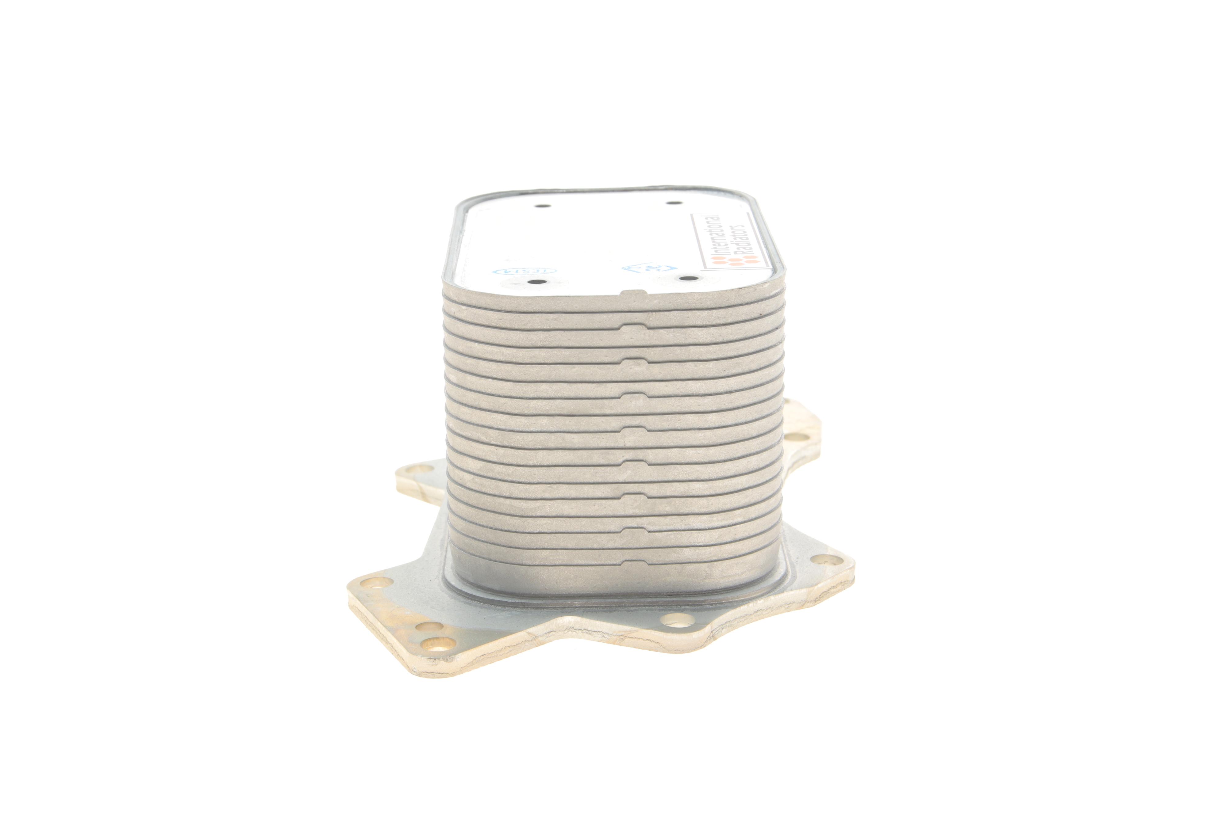 Радіатор оливний Audi A4/A6/A8/Q7/VW Touareg 2.7TDI/3.0TDI/3.0 V6 04-11 (теплообмінник)