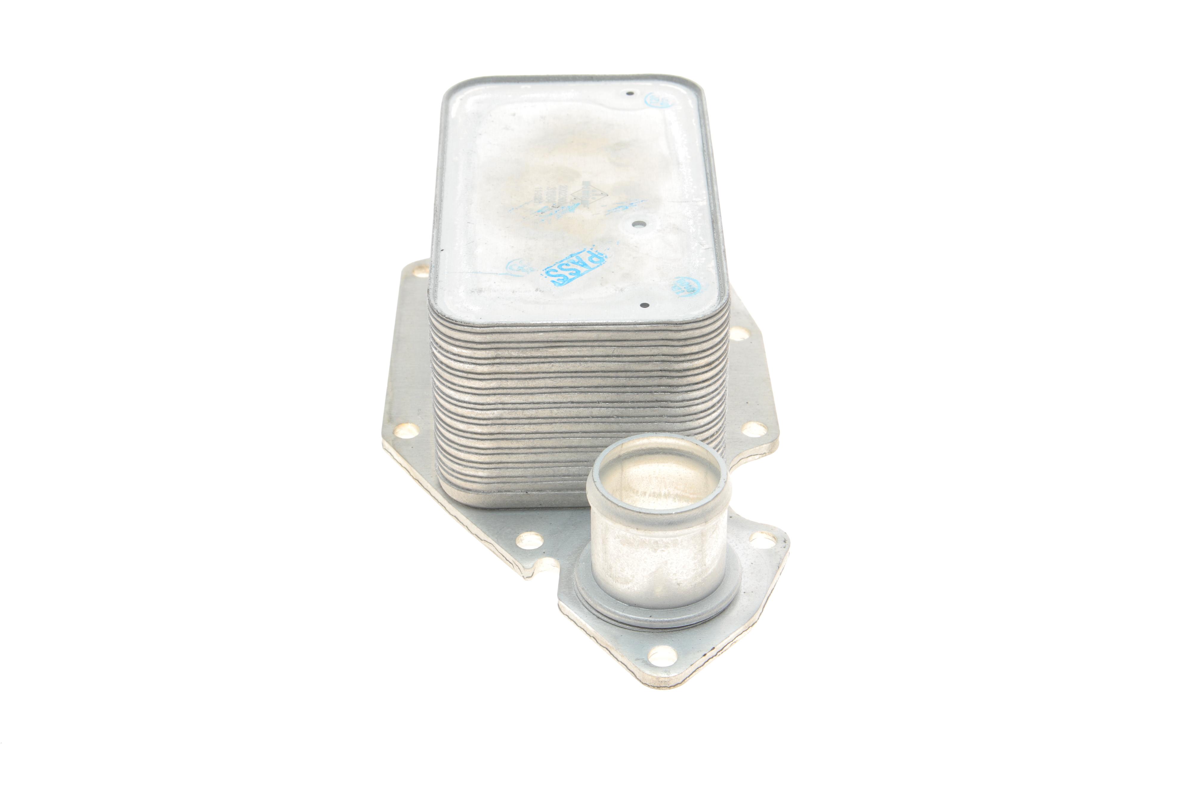 Радіатор масляний Renault Master III 2.3 DCi 10- (теплообмінник) RWD