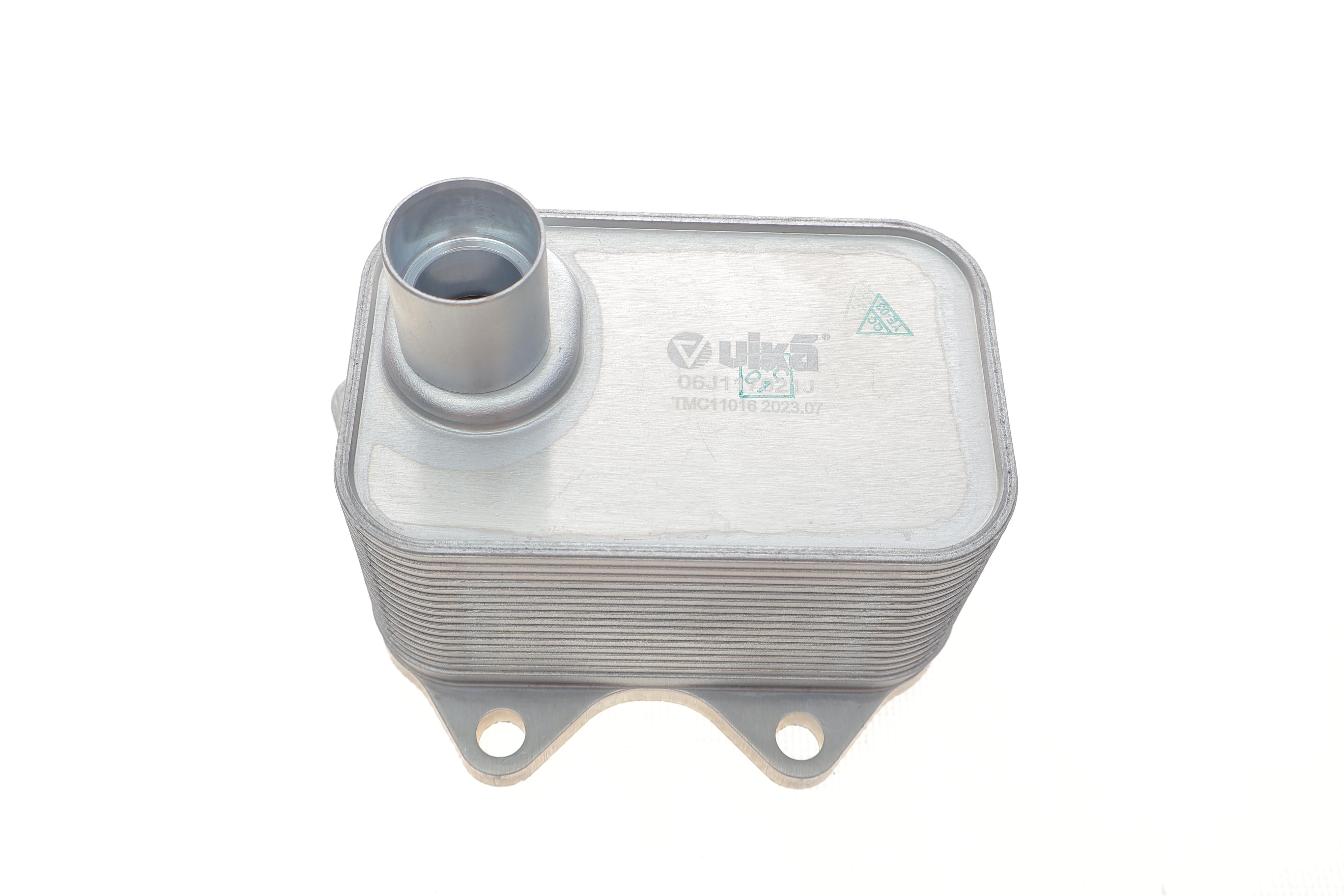 Радіатор масляний VW T5/T6 2.0 TSI 11- (теплообмінник)