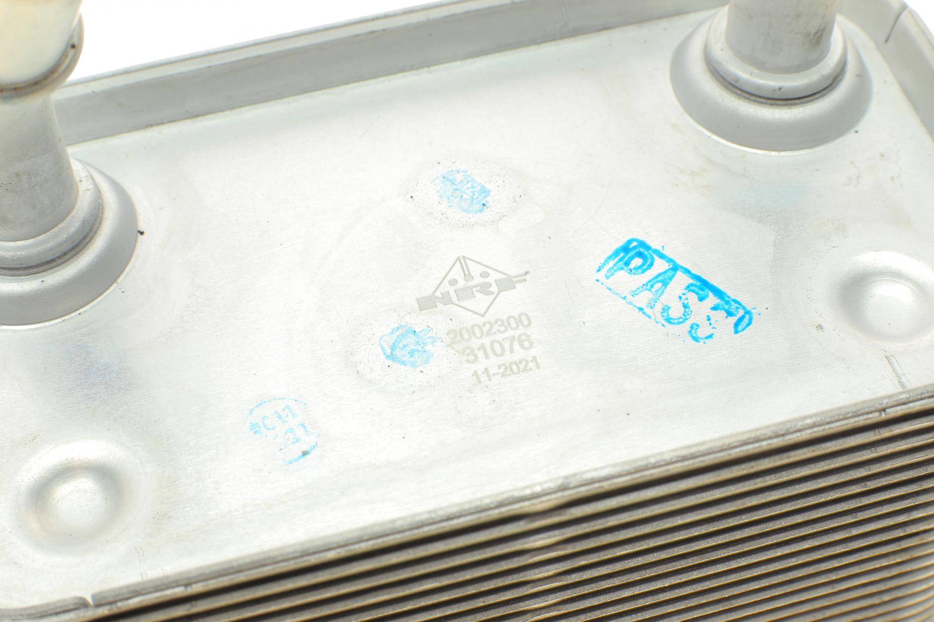 Радіатор масляний BMW X5 3.0d-4.6i 00-06 (теплообмінник)