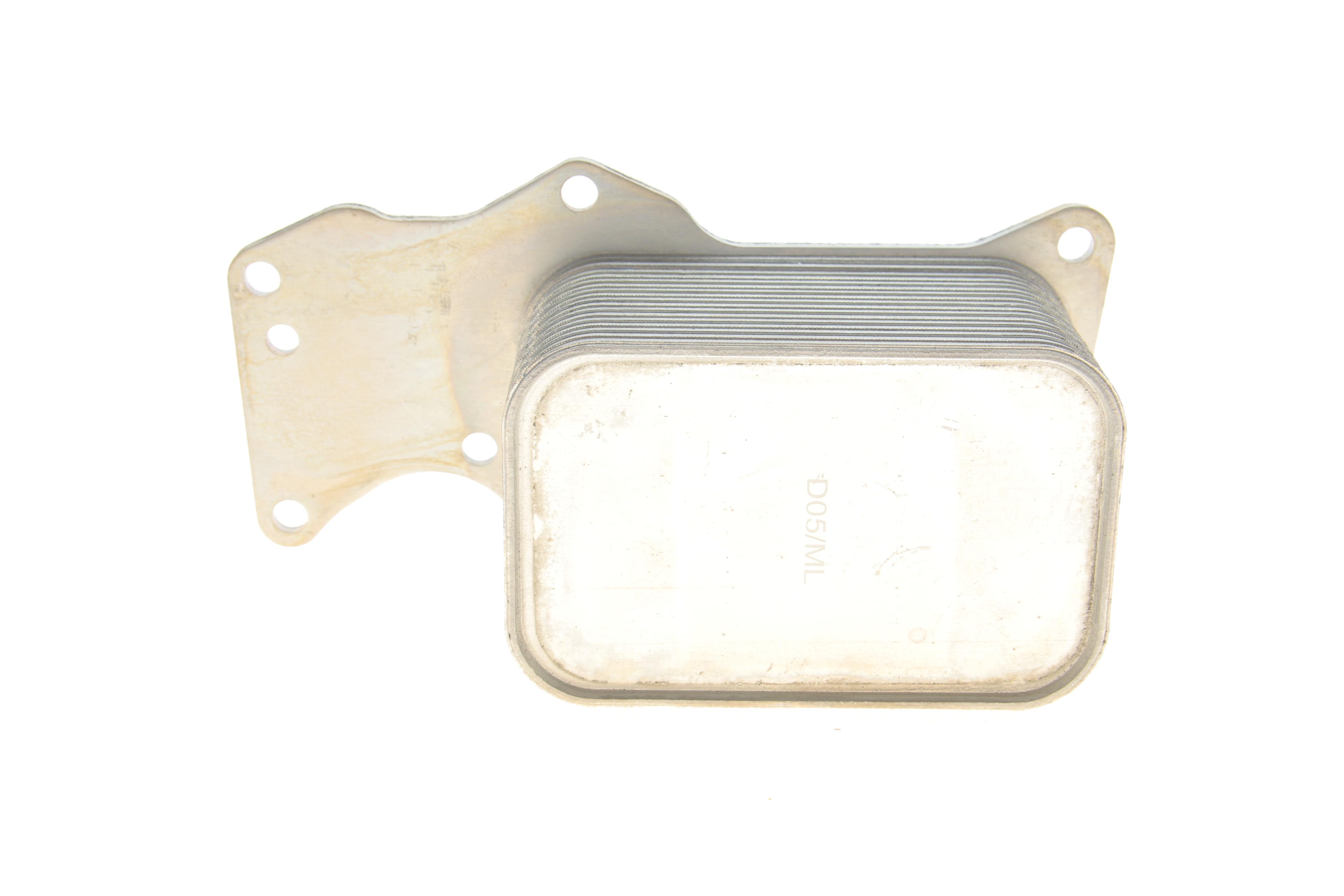 Радіатор масляний BMW 3 (F30/F80)/5 (F10/G30/F90)/7 (G11/G12) 11- (теплообмінник) B47/N47