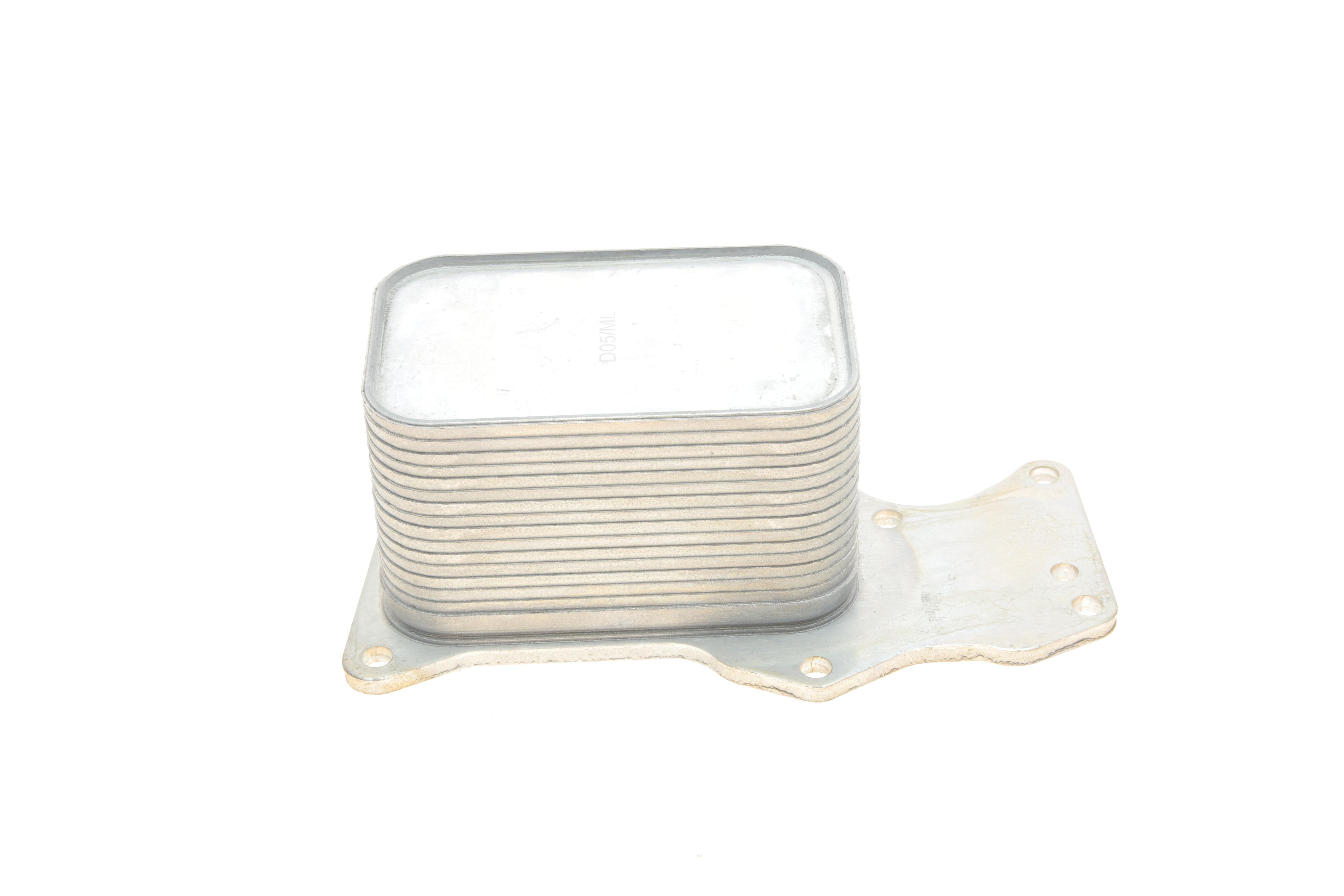 Радіатор масляний BMW 3 (F30/F80)/5 (F10/G30/F90)/7 (G11/G12) 11- (теплообмінник) B47/N47