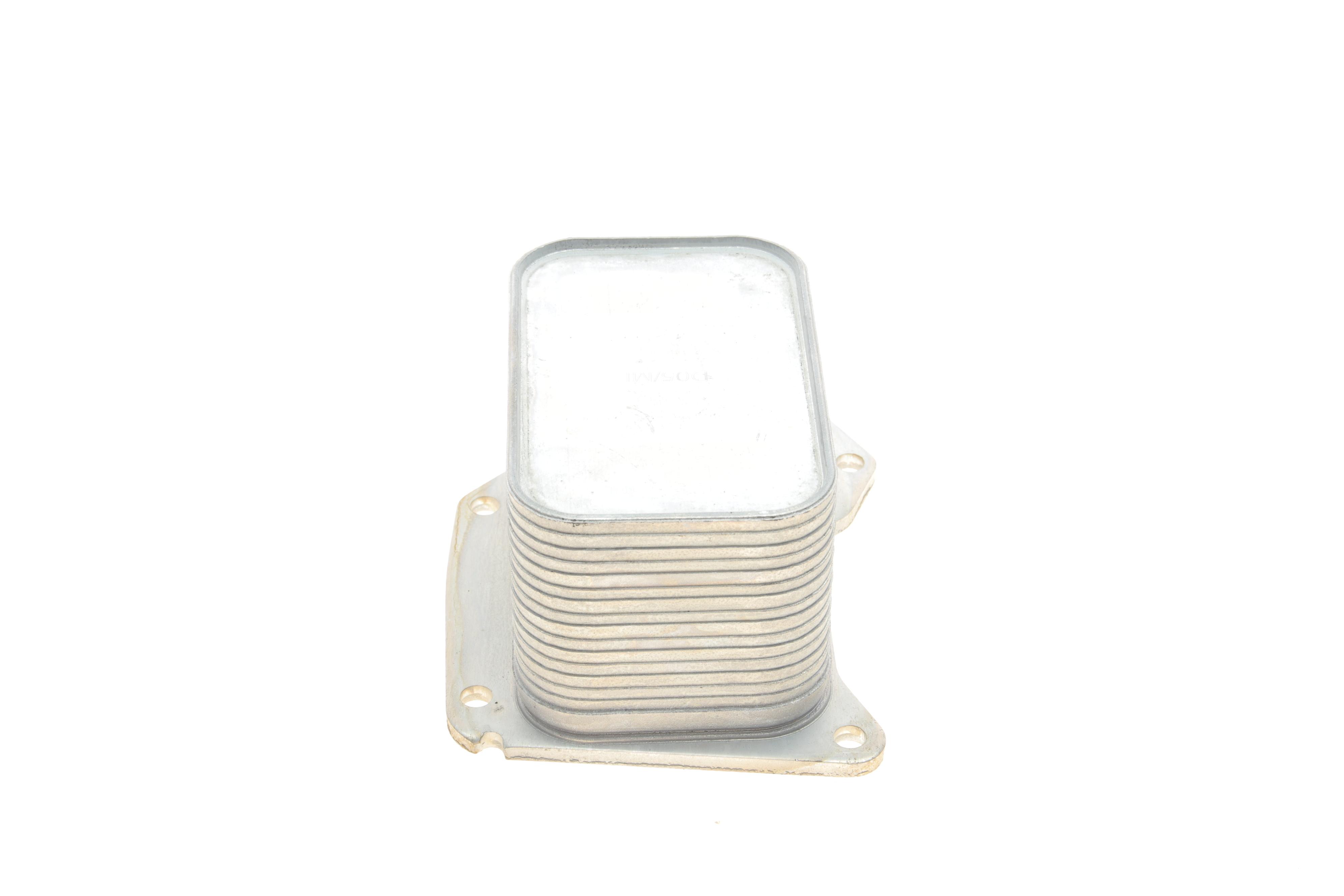 Радіатор масляний BMW 3 (F30/F80)/5 (F10/G30/F90)/7 (G11/G12) 11- (теплообмінник) B47/N47