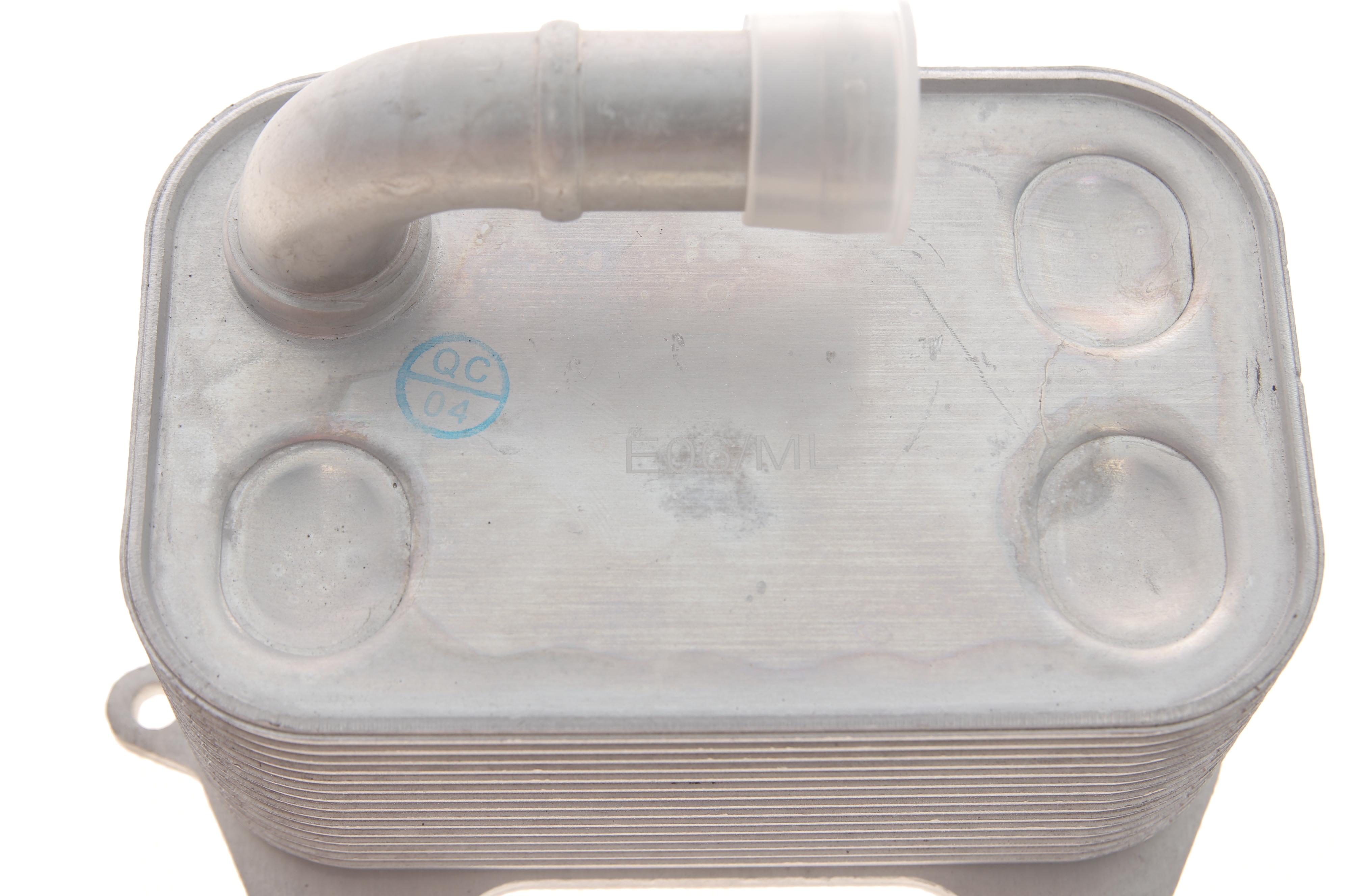 Радіатор масляний Audi A6 2.0 TDI 11-