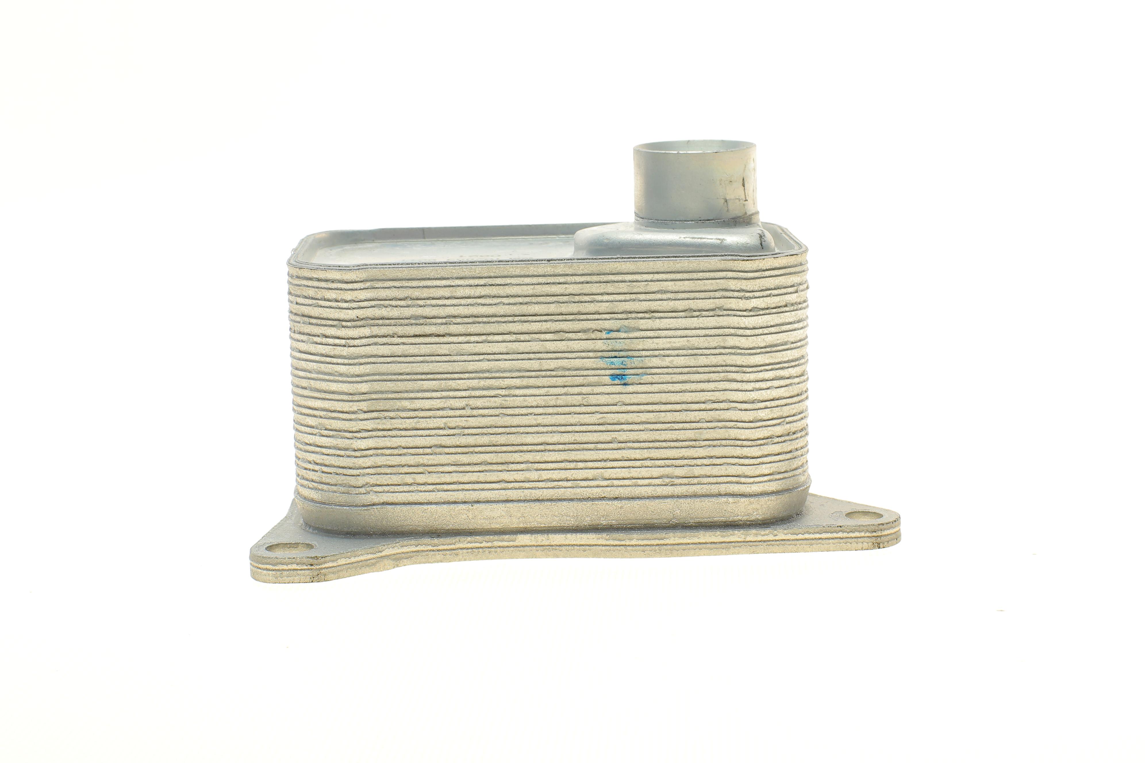 Радіатор масляний VW Golf/Passat/Polo/Touran 2.0 13- (з прокладкою)