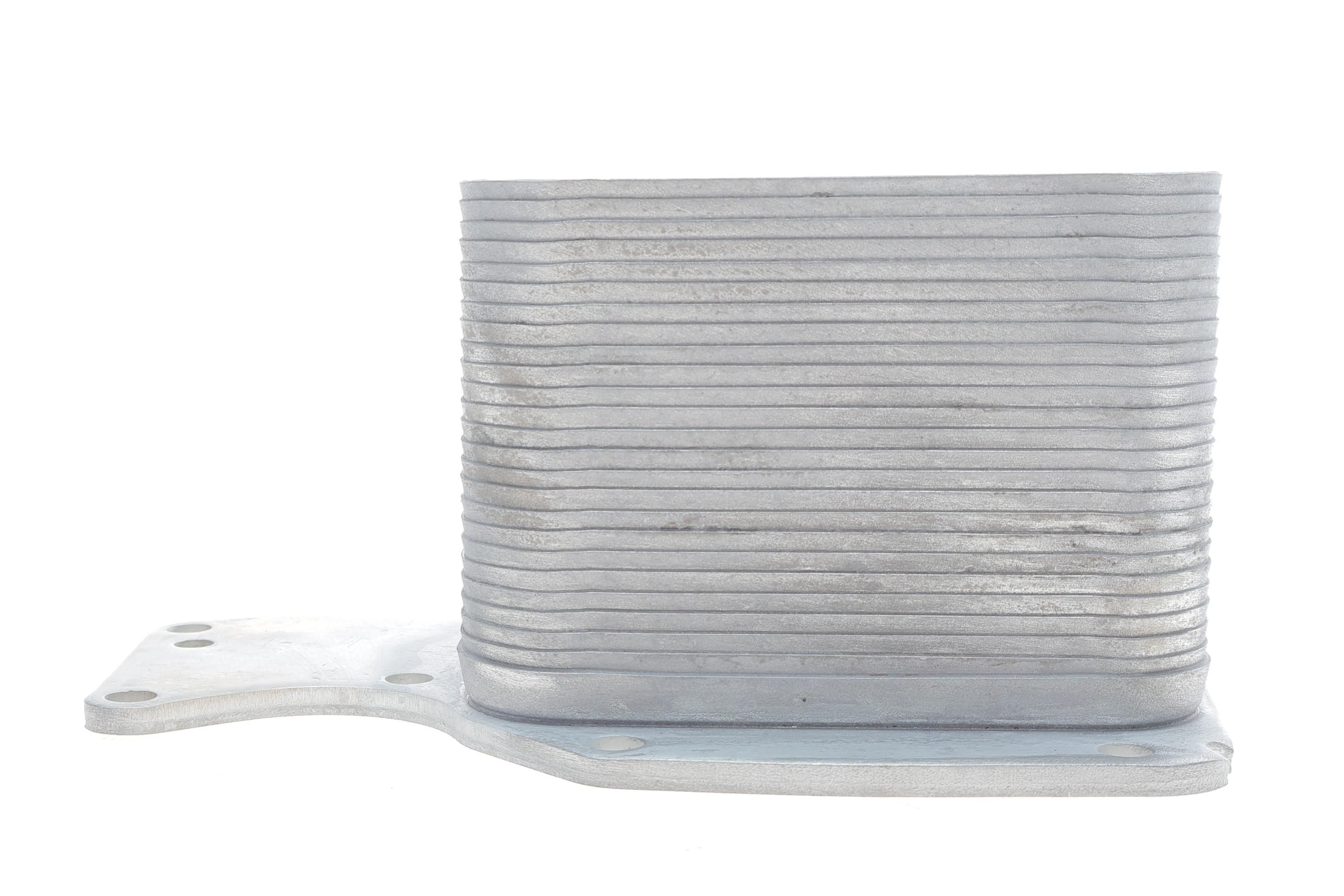 Радіатор масляний BMW 3 (F30/F80)/5 (F10/G30/F90)/7 (G11/G12) 11- (теплообмінник) B47/N47