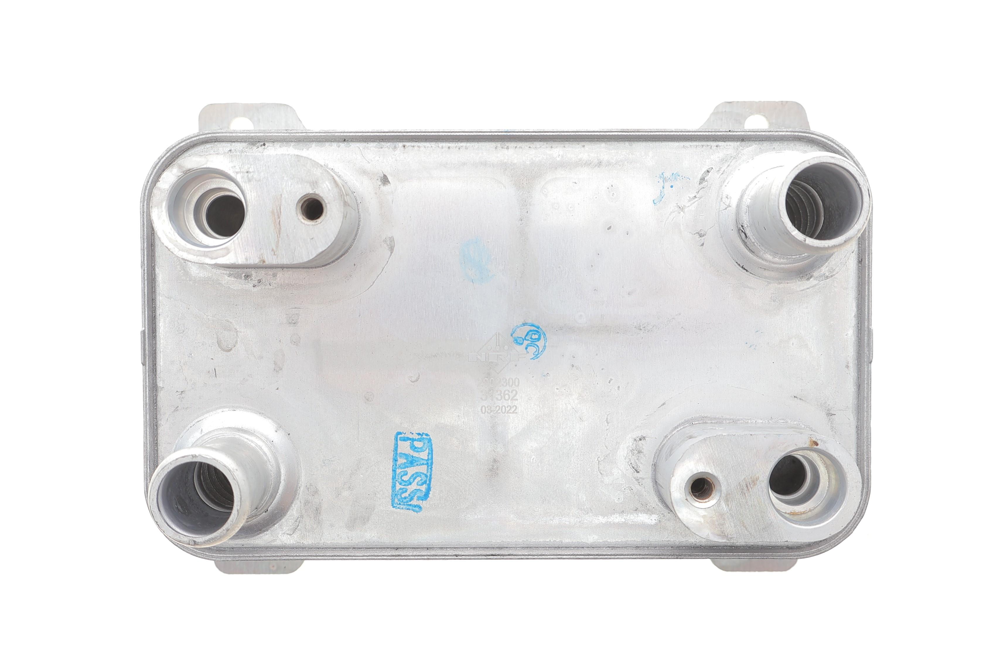 Радіатор масляний Audi A8/VW Passat 2.0/4.2 FSI 03-10 (теплообмінник)