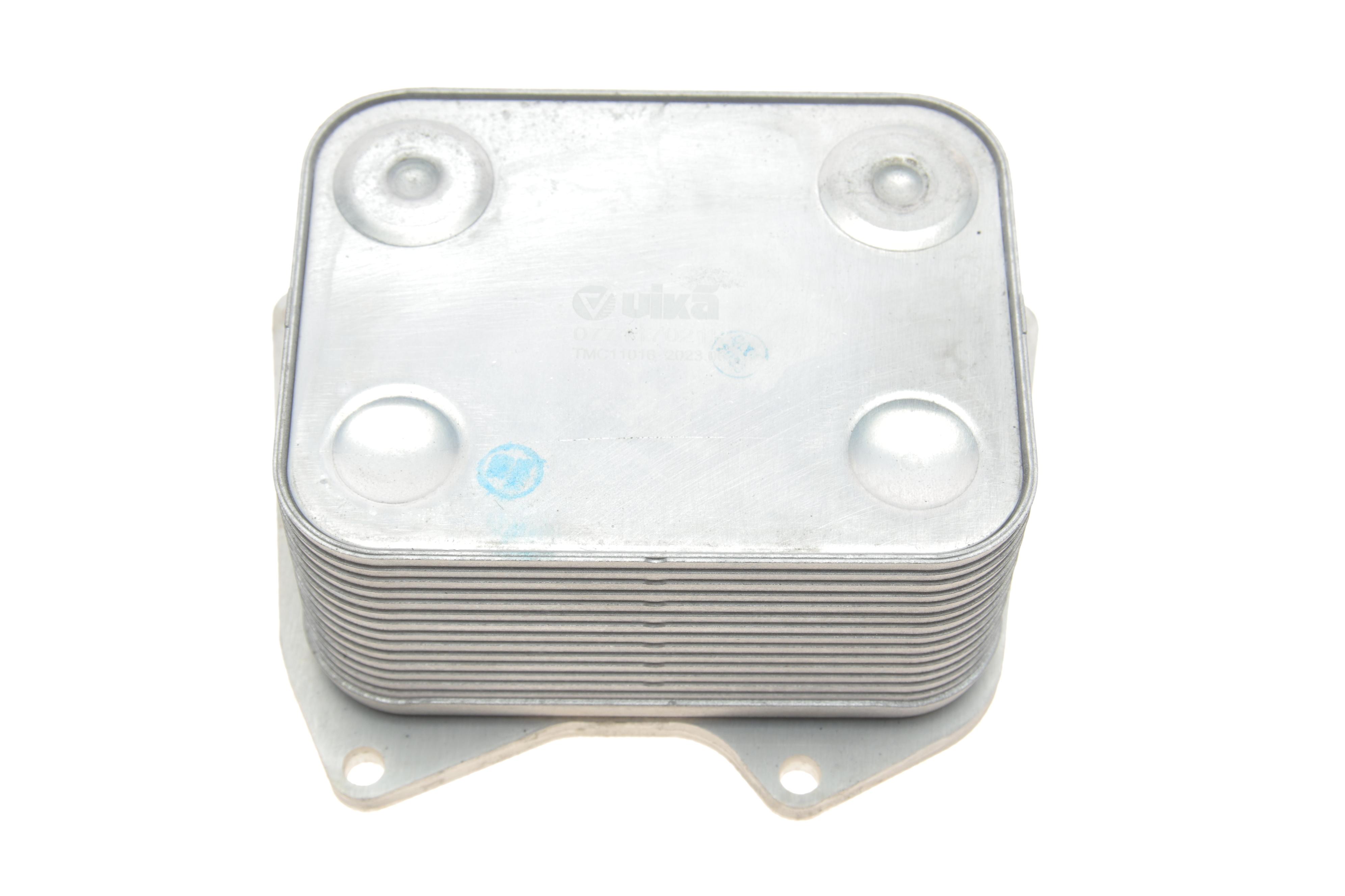 Радіатор масляний VW Touareg 4.2 02-06 (теплообмінник)