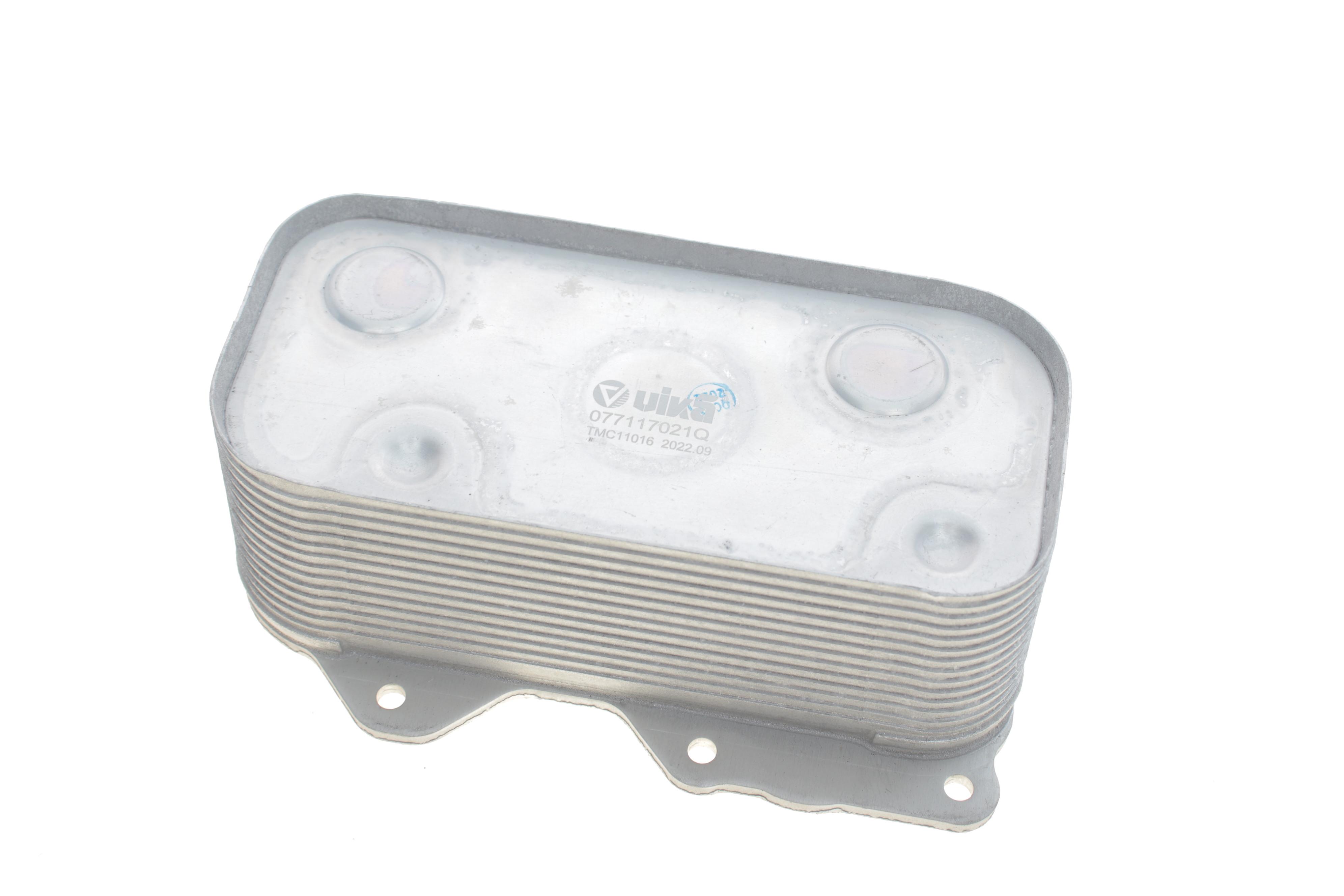 Радіатор масляний Audi A6/A8/VW Phaeton 98-16 (теплообмінник)