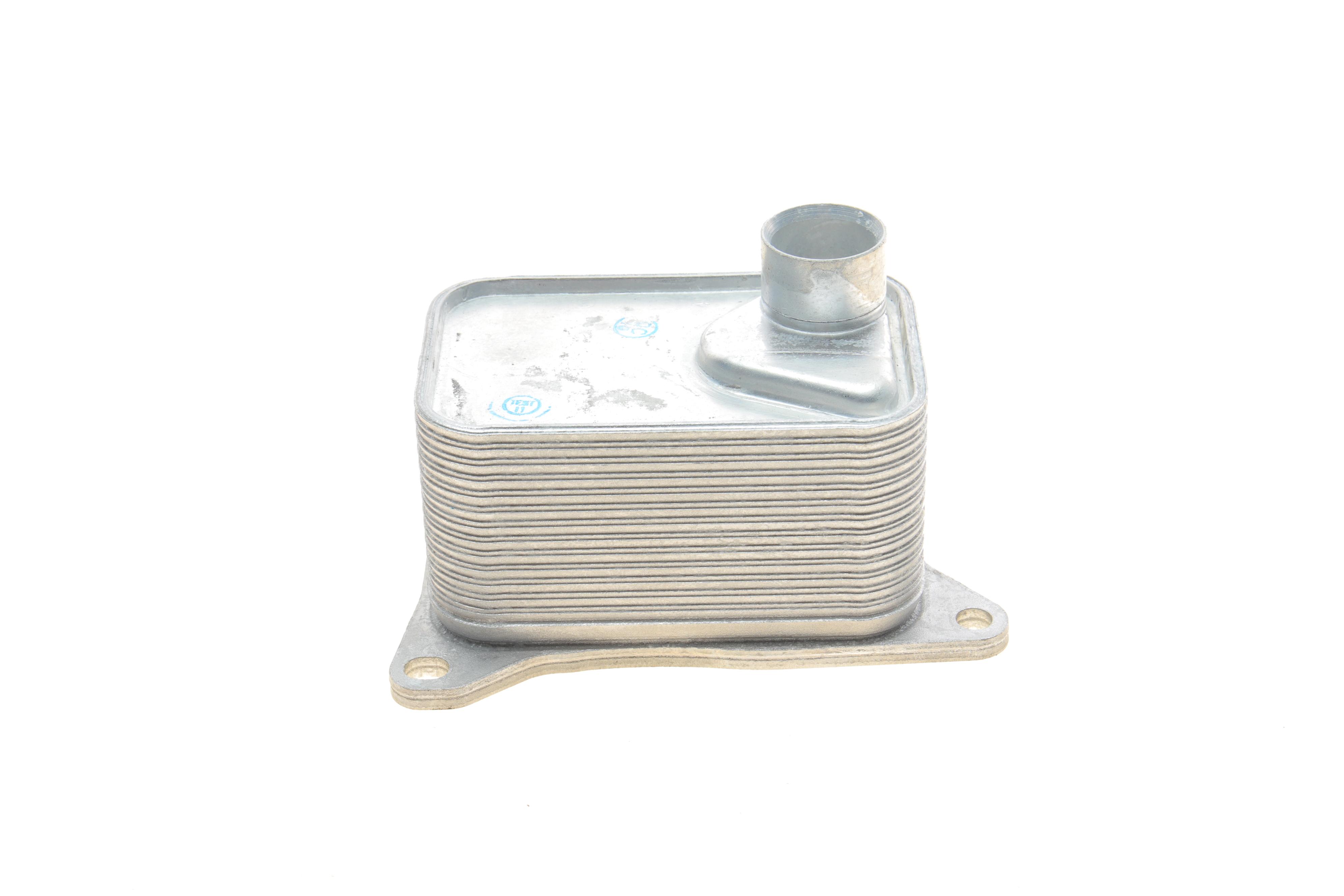 Радіатор масляний VW Golf/Passat/Polo/Touran 2.0 13-