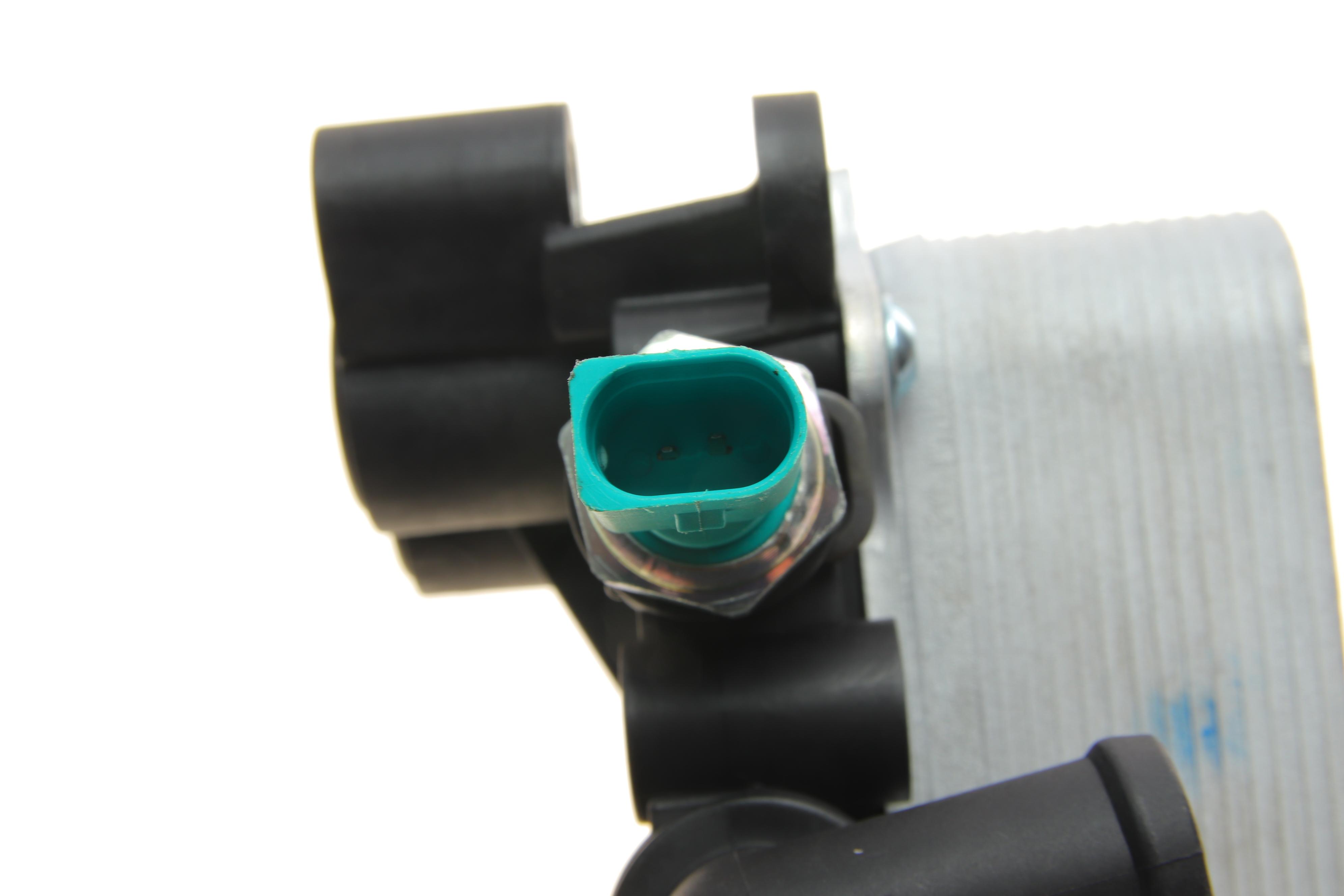 Радіатор масляний Skoda Fabia/VW Polo 1.4 TDI 14-(теплообмінник)