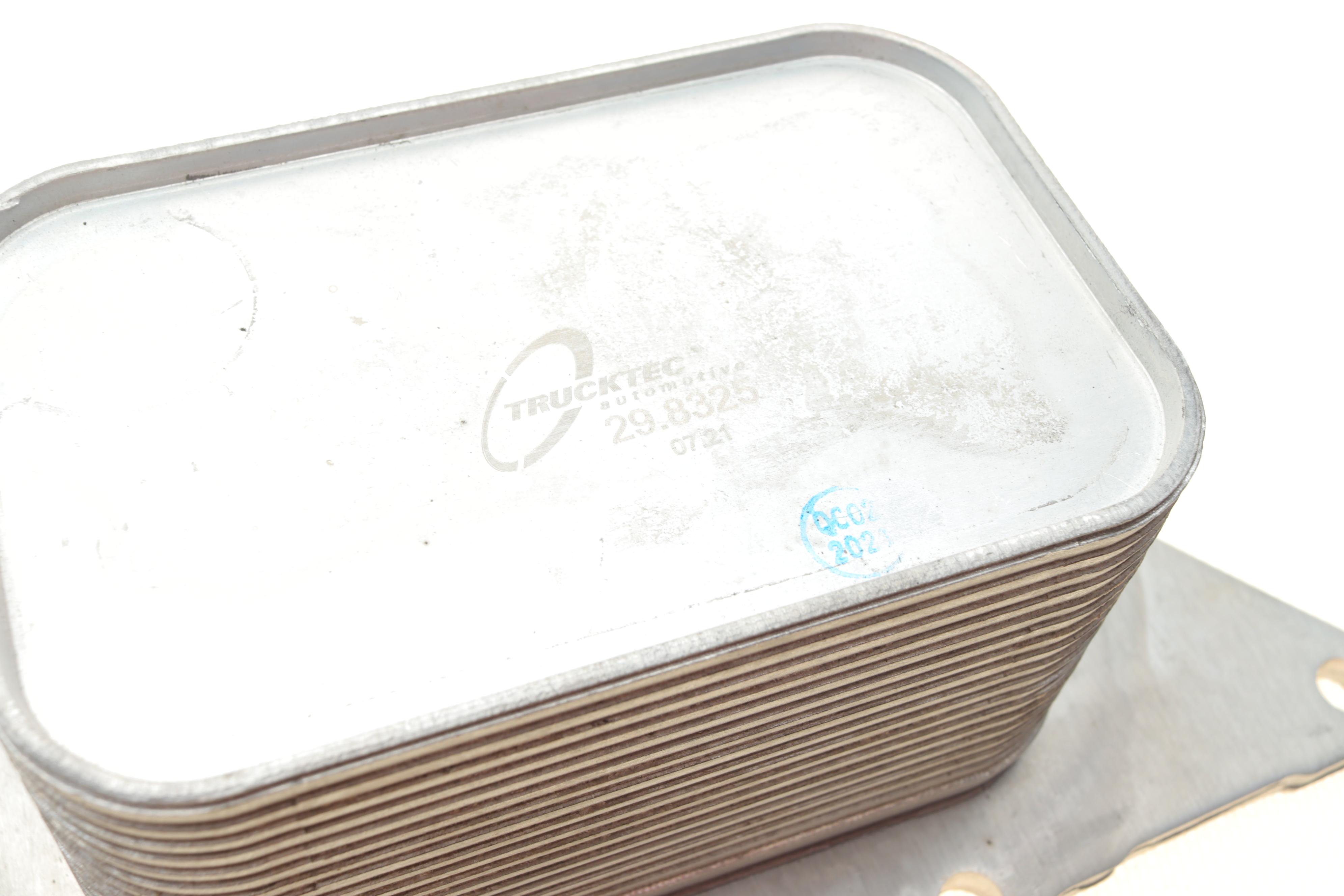 Радіатор масляний BMW 1 (F20/F21)/2 (F45) 1.5/2.0D 15- B37/B38/B46/B48