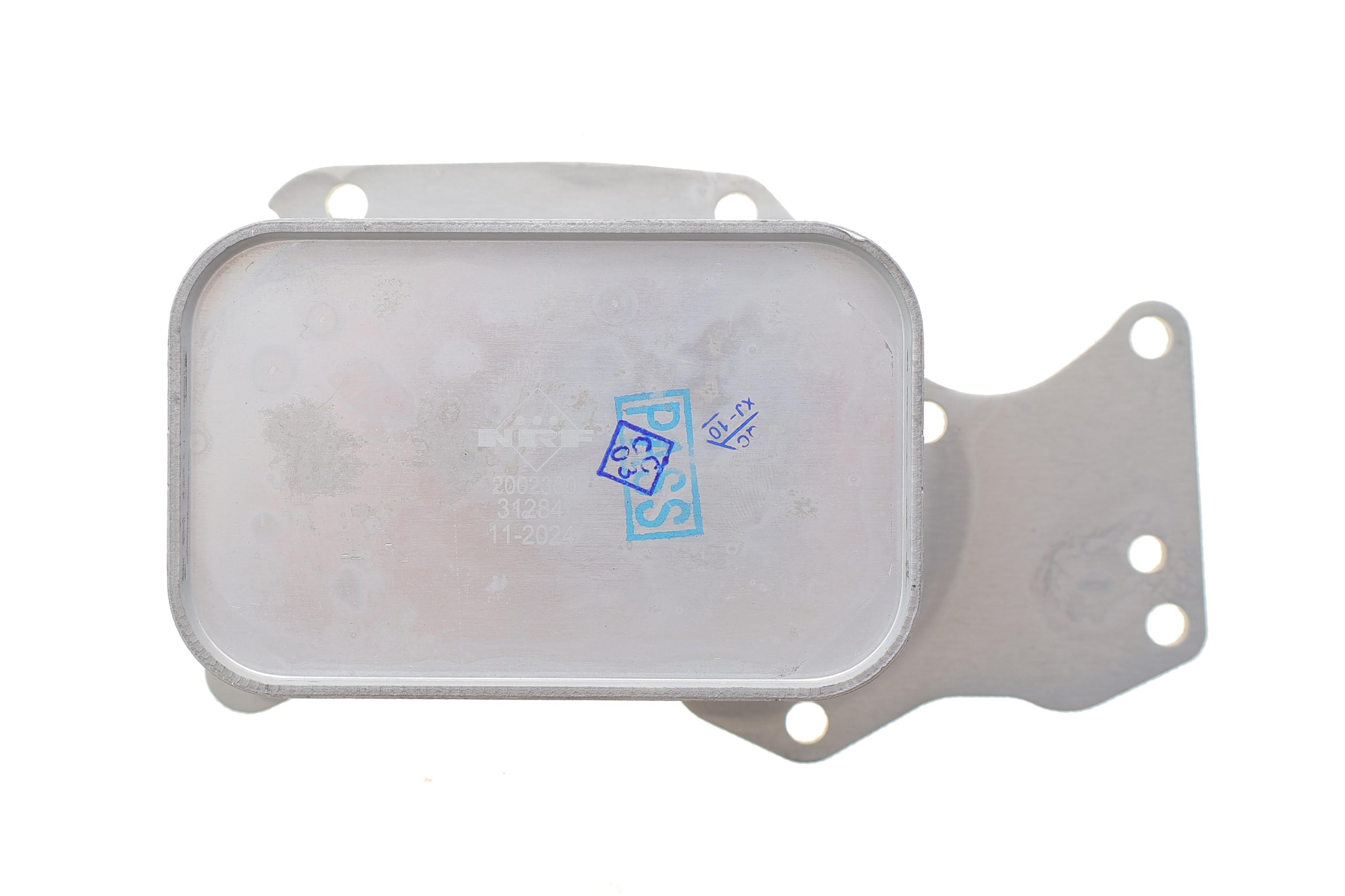 Радіатор масляний BMW 3 (F30/F80)/5 (F10/G30/F90)/7 (G11/G12) 11- (теплообмінник) B47/N47