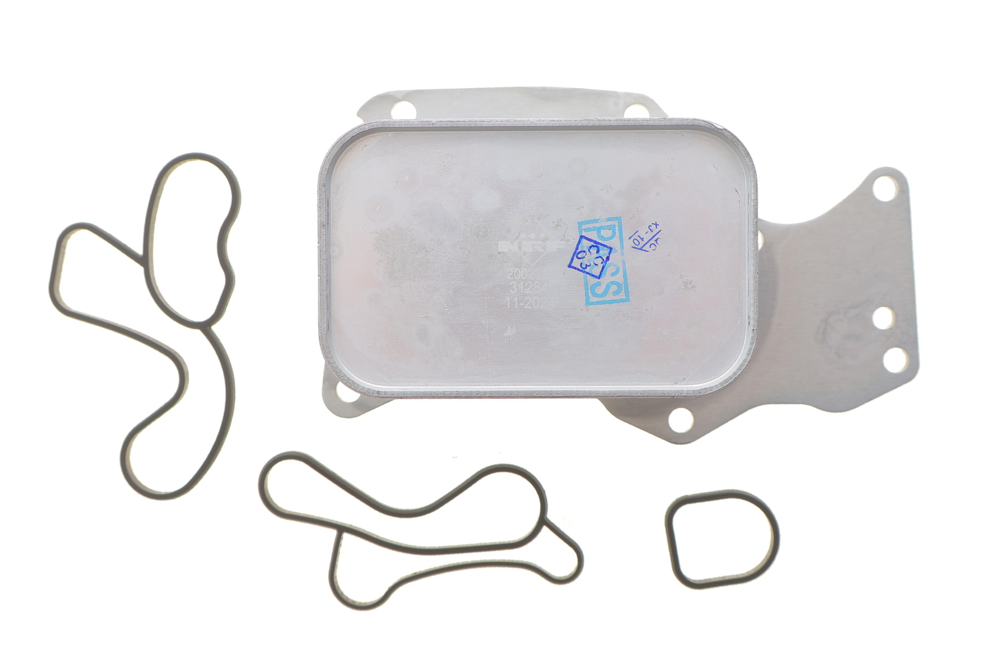 Радіатор масляний BMW 3 (F30/F80)/5 (F10/G30/F90)/7 (G11/G12) 11- (теплообмінник) B47/N47