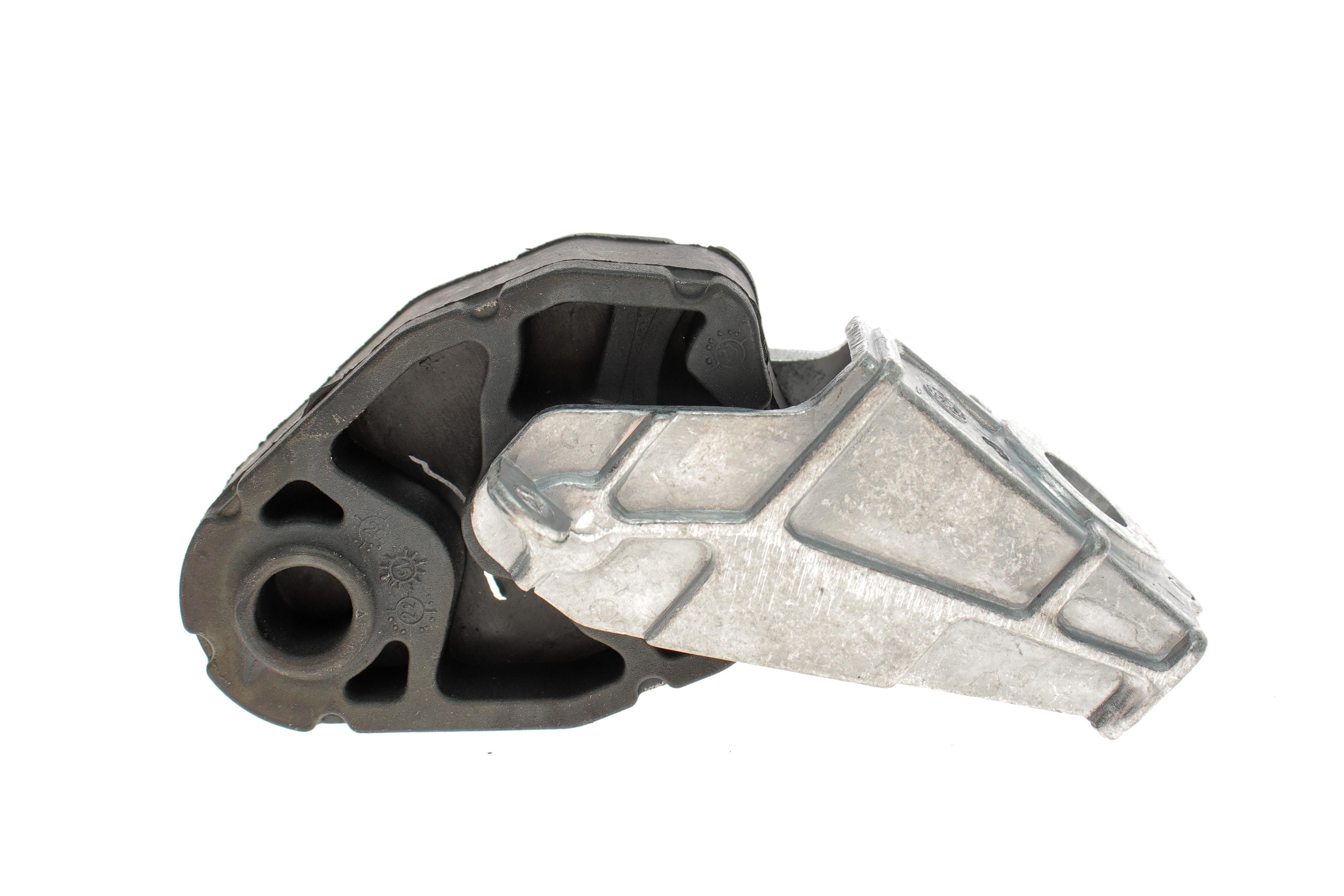 Кронштейн кріплення глушника Audi A4/A5/A6 1.8/2.0 TFSI/2.7/3.0 TDI/3.2 FSI 08-18