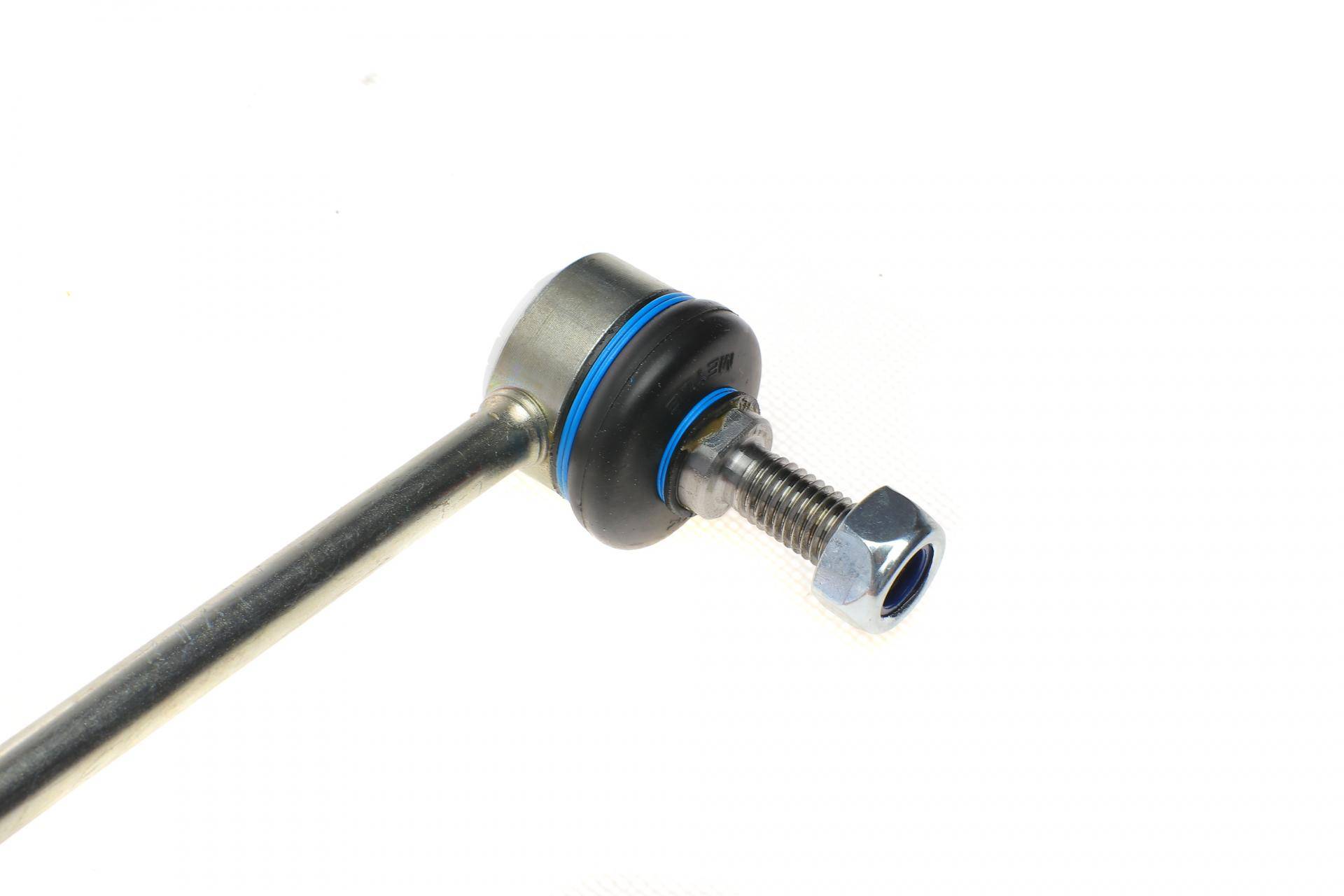 Тяга стабілізатора (переднього) (R) BMW 1 (E81/E88)/3 (E90-E93) 04-