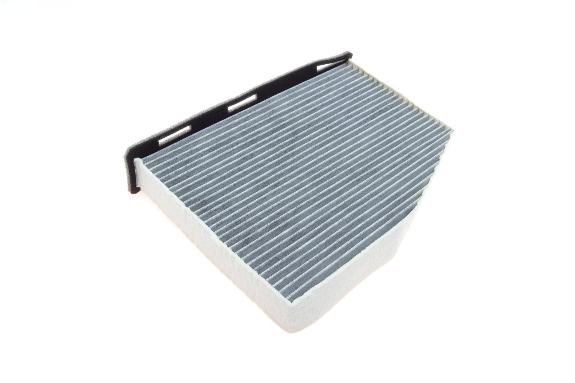 Фільтр салону Audi A3/Q3/Skoda Octavia/SuperB/VW Caddy/Golf/Passat/Touran 1.0-3.6 (вугільний) 03-