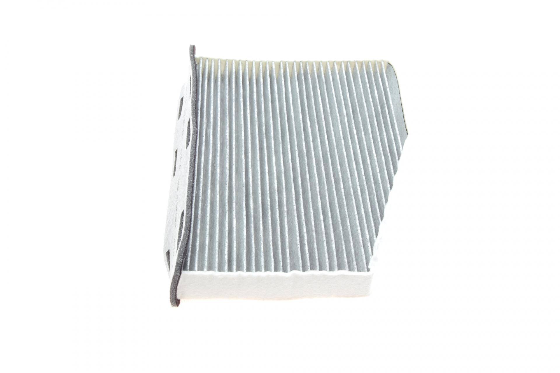 Фільтр салону Audi A3/Q3/Skoda Octavia/SuperB/VW Caddy/Golf/Passat/Touran 1.0-3.6 (вугільний) 03-