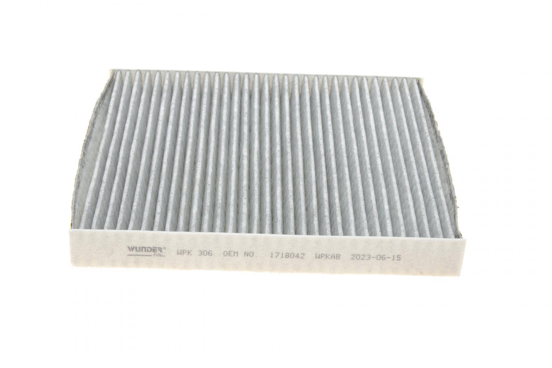 Фільтр салону Opel Astra F/G/H 96- (BEHR) (вугільний)