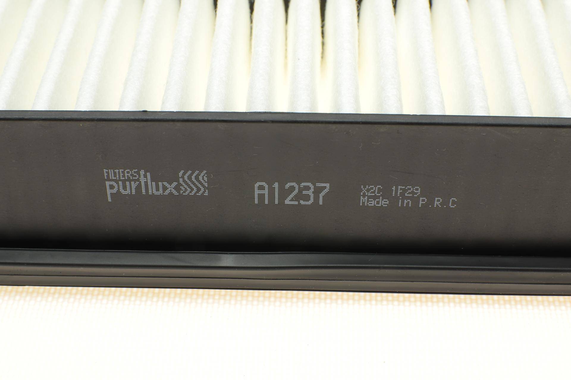 Фільтр повітряний Mazda 3/5 1.8-2.3 05-14