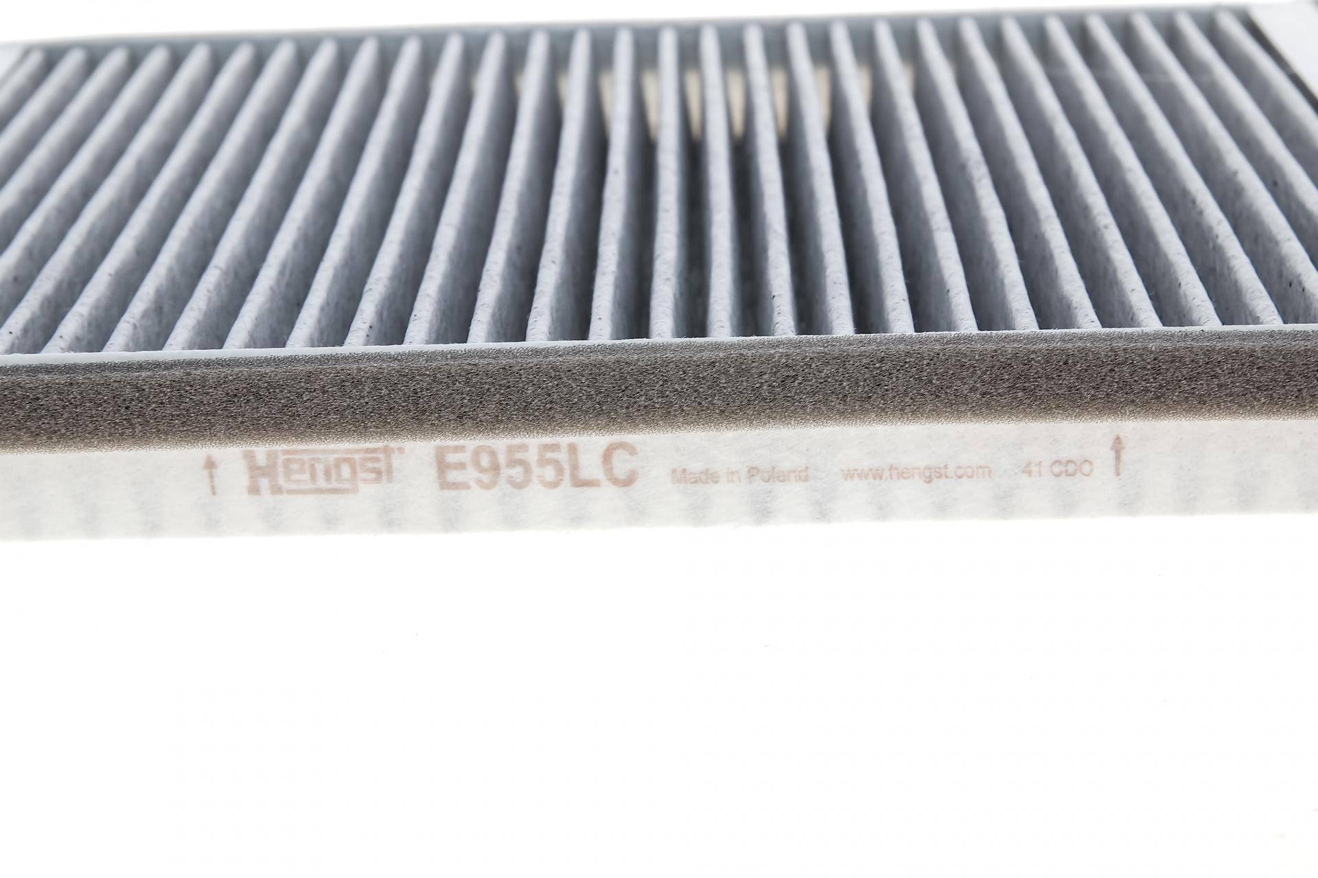 Фільтр салону Audi A4/A6 1.6-4.2 97- (вугільний)