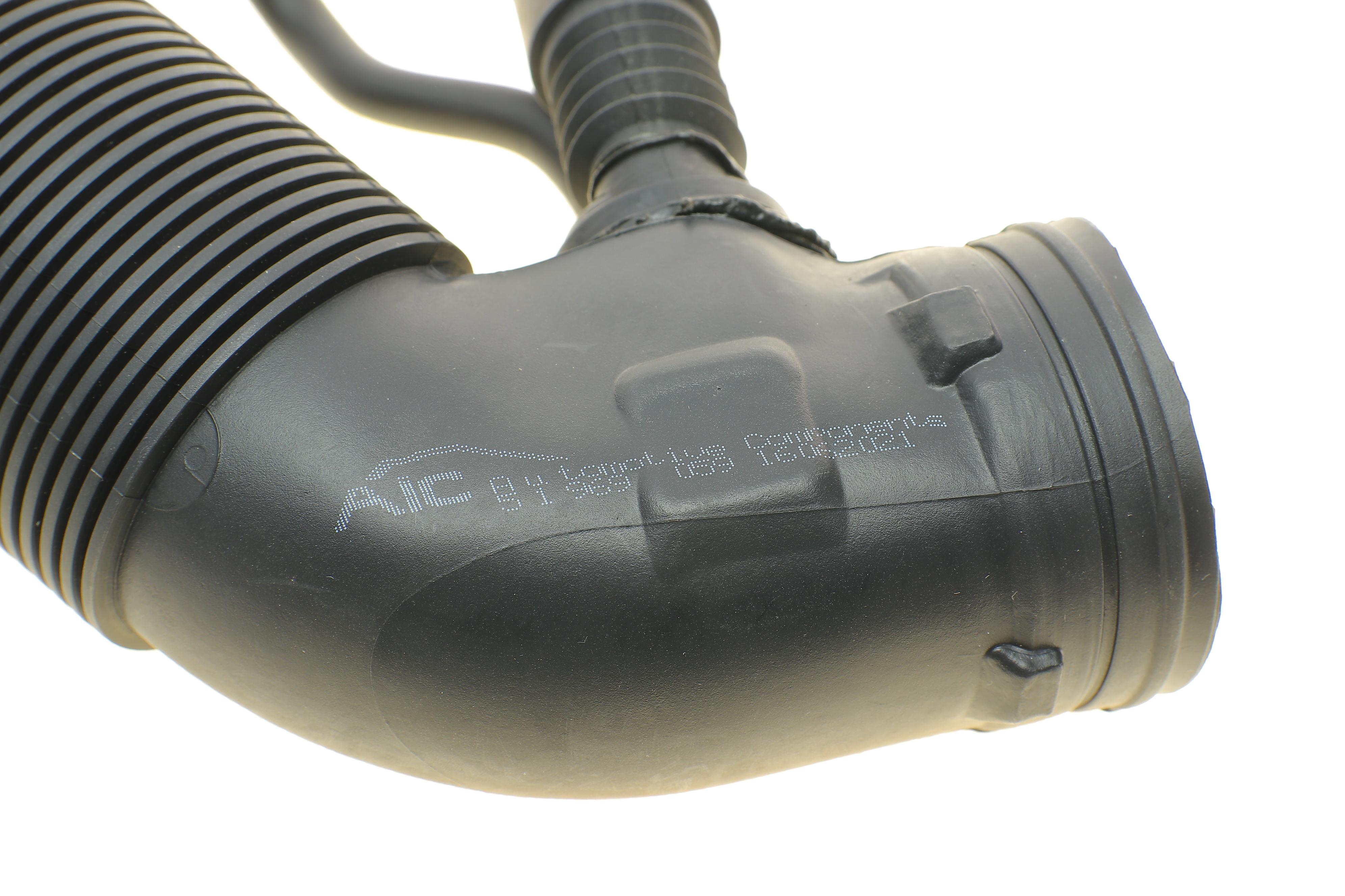 Патрубок фільтра повітряного Skoda Octavia/ VW Golf IV 1.6 00-06