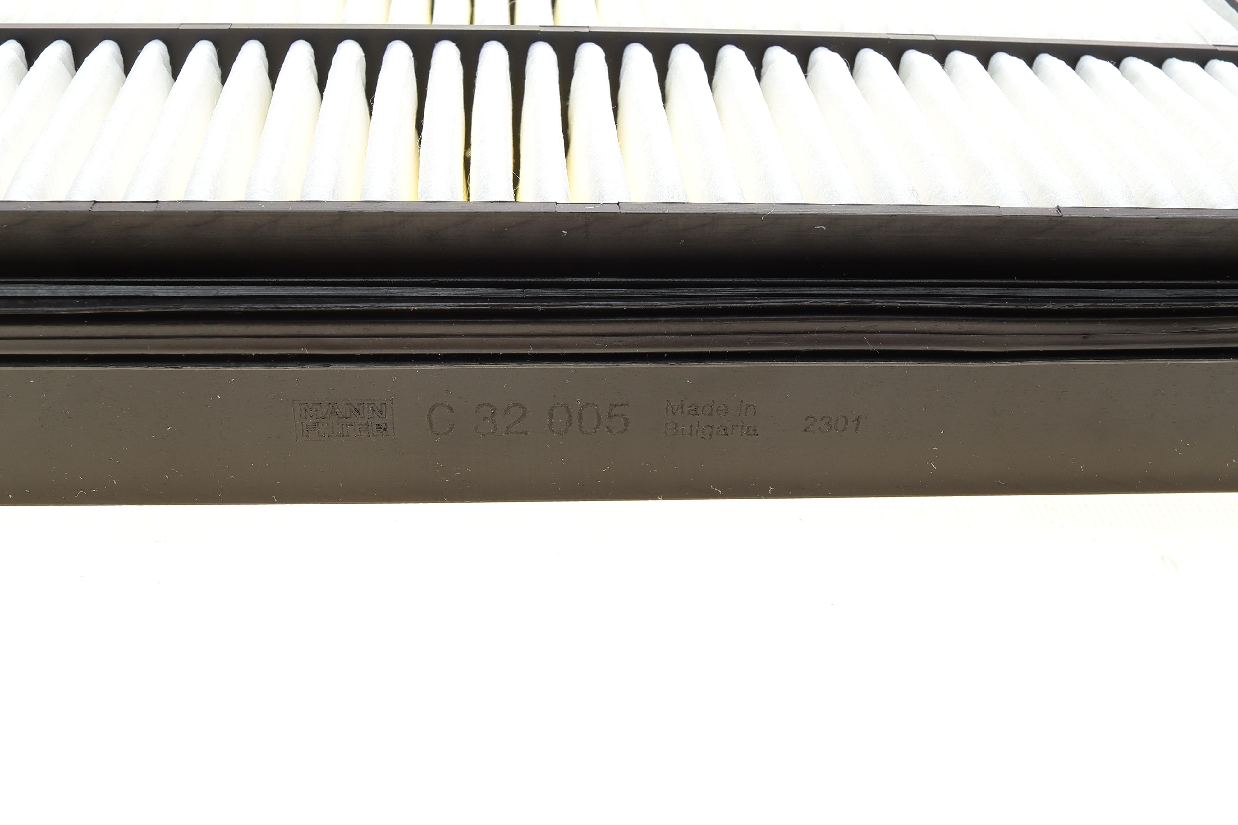 Фільтр повітряний Toyota Land Cruiser 2.7/3.0D/D-4D 02-/Land Cruiser Prado 2.7i 16V/3.0D 03-