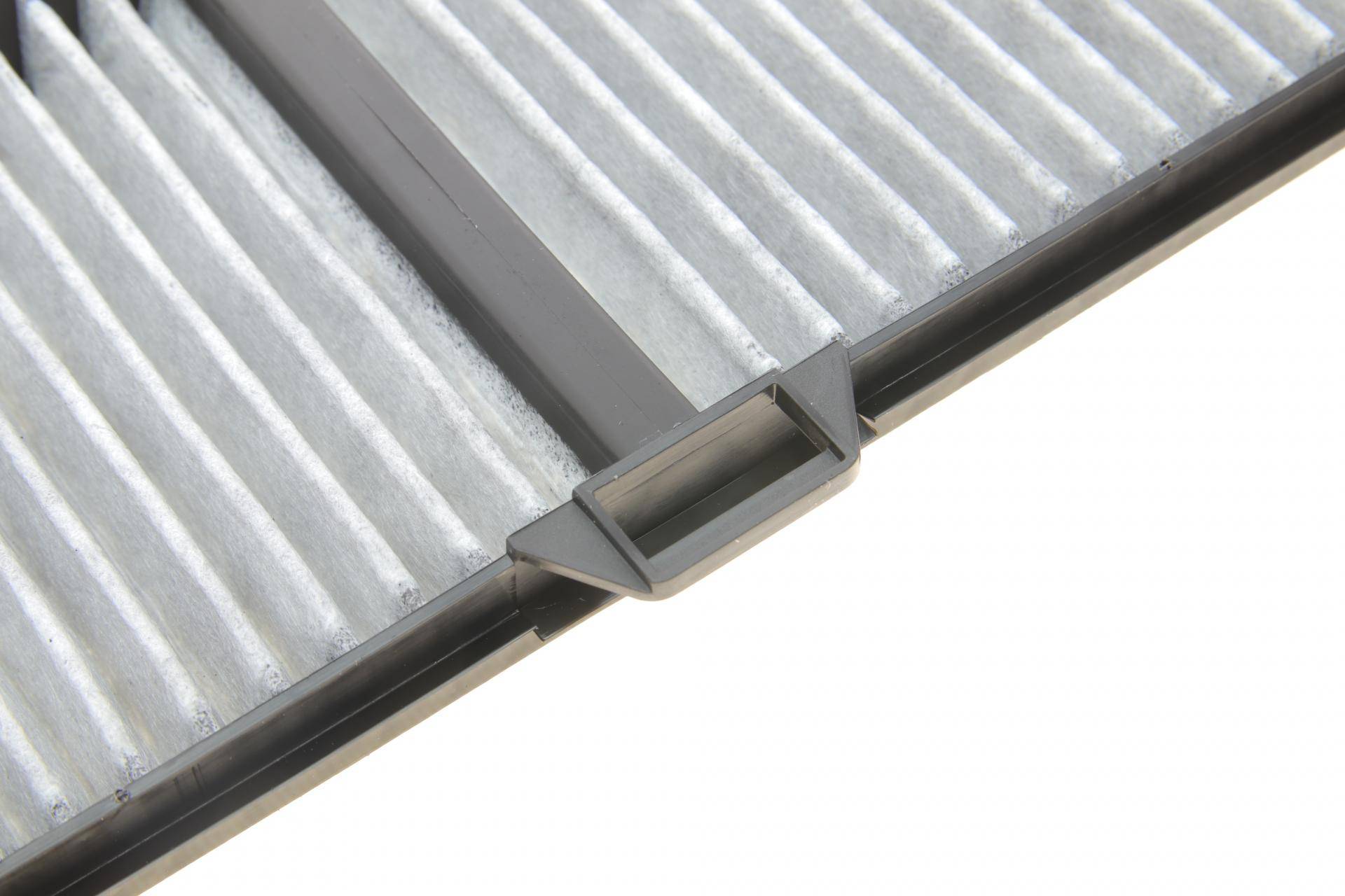 Фільтр салону BMW 3 (E90)/X1 (E84) 03-13 (вугільний)