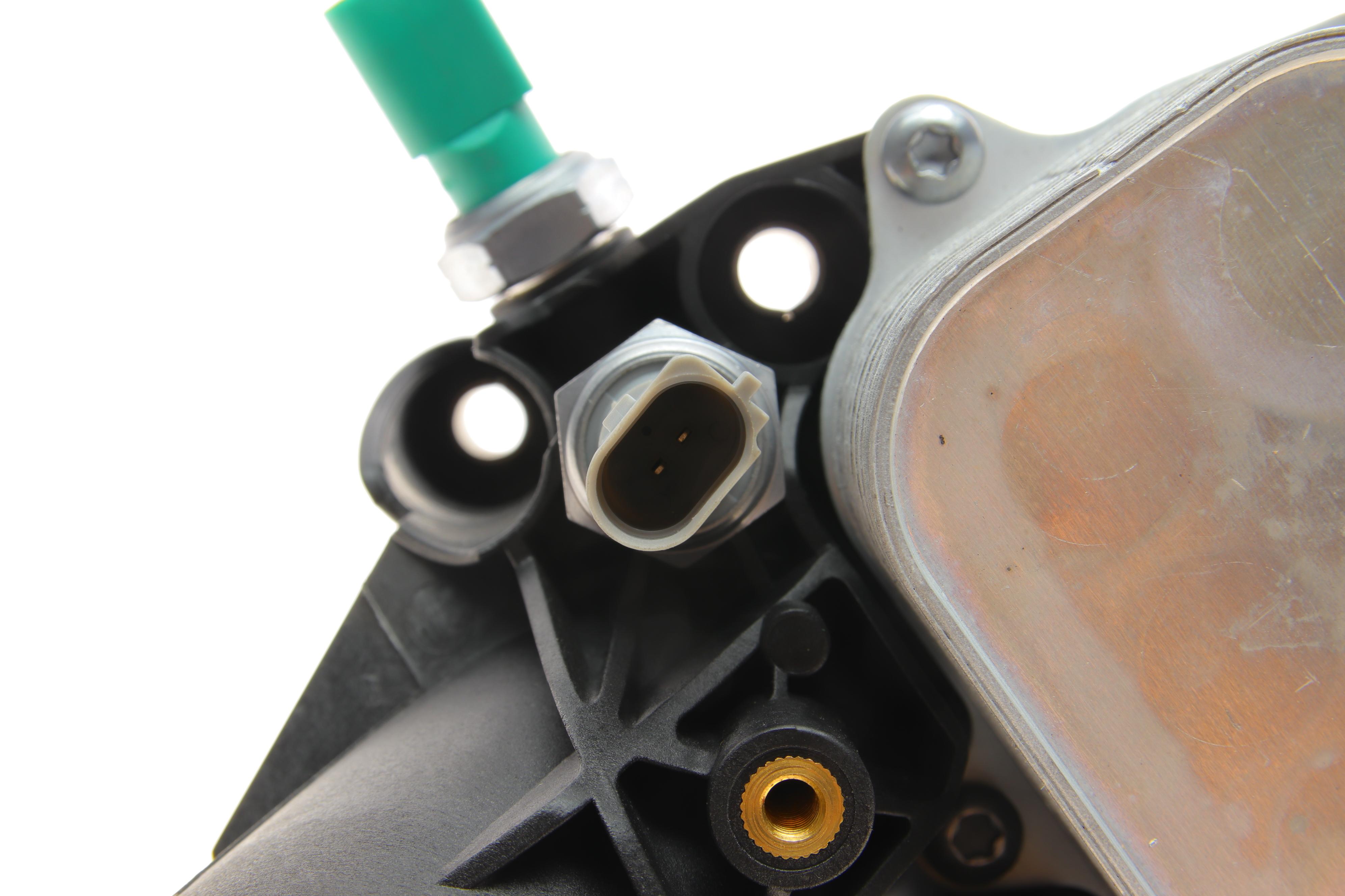 Корпус фільтра масляного Audi A4/A6/Q5 2.0 TDI 13- (з радіатором)