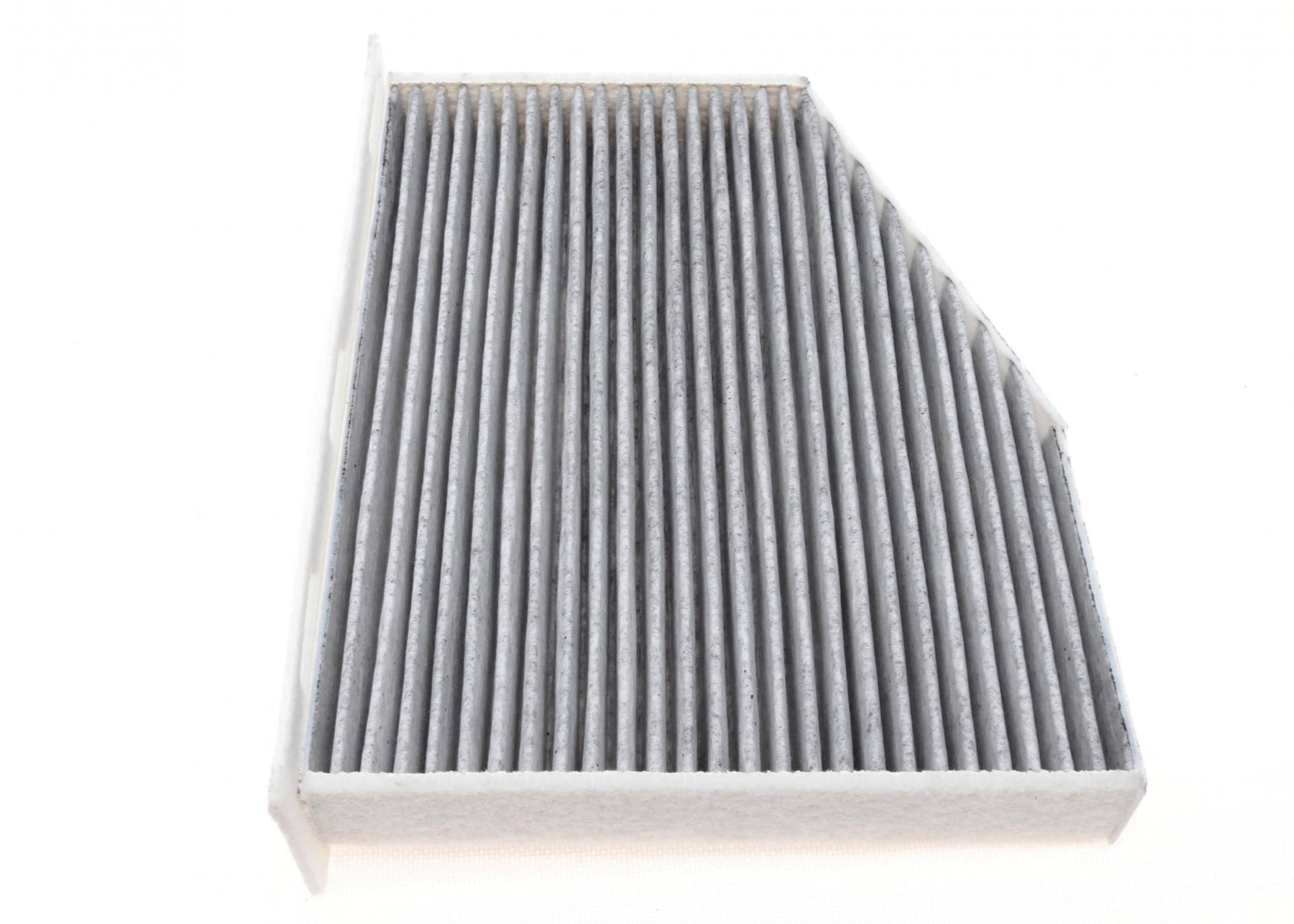 Фільтр салону Audi A3/Q3/Skoda Octavia/SuperB/VW Caddy/Golf/Passat/Touran 1.0-3.6 03- (вугільний)