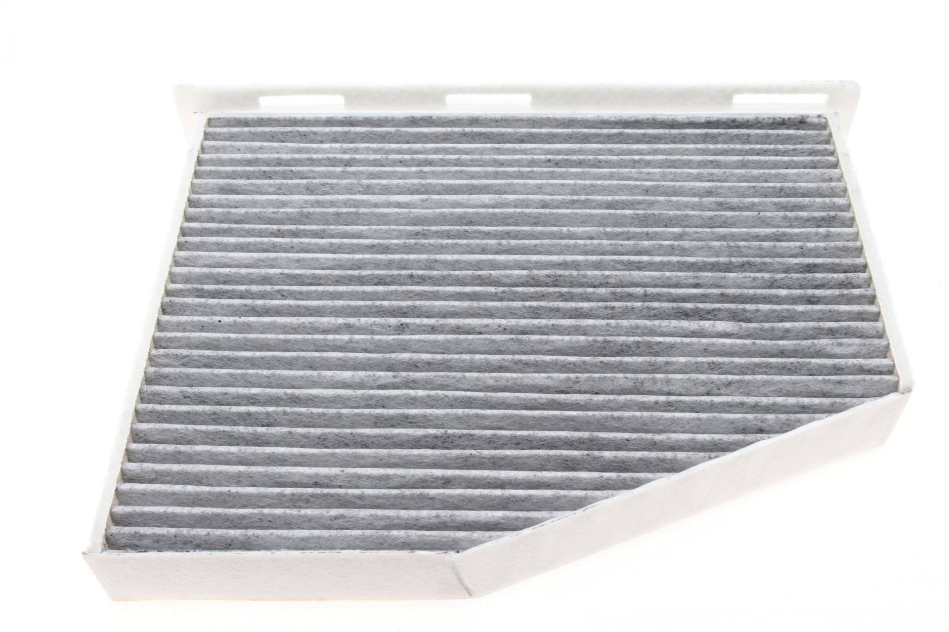 Фільтр салону Audi A3/Q3/Skoda Octavia/SuperB/VW Caddy/Golf/Passat/Touran 1.0-3.6 03- (вугільний)