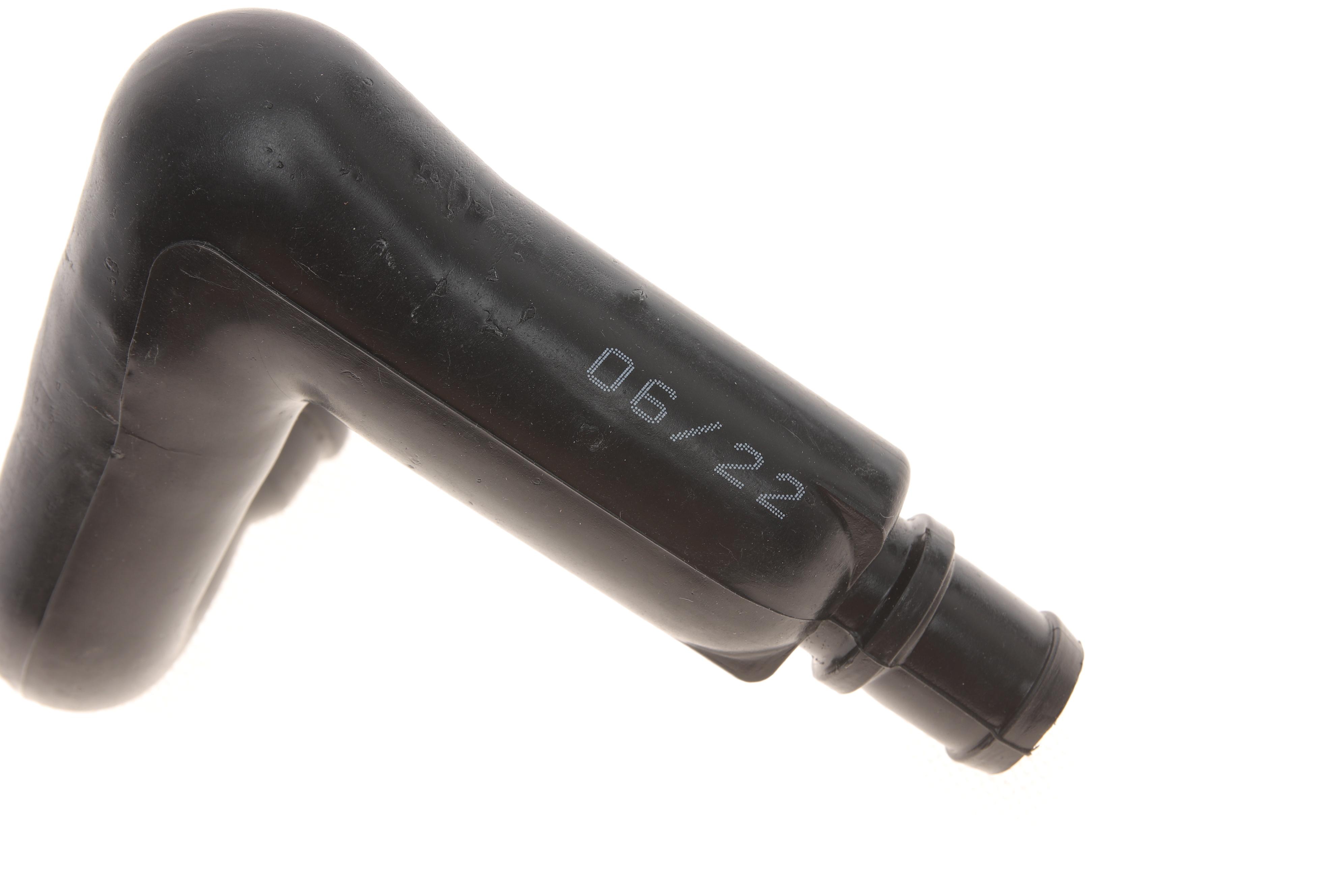 Патрубок вентиляції картера Audi A4 1.8 94-11