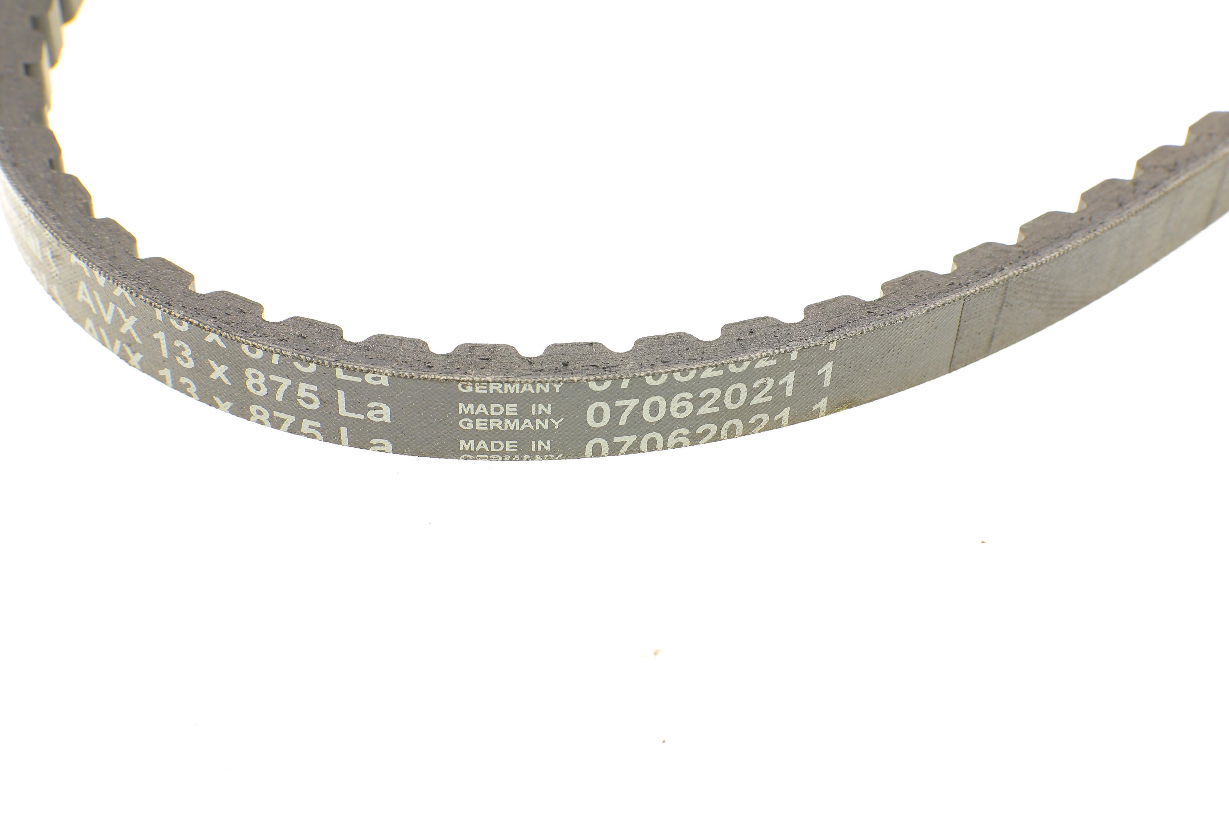 Ремінь генератора Mitsubishi L200 2.5D/TD 96-07/Pajero 3.0 97-/Iveco Daily/MB 190/VW LT 85-96