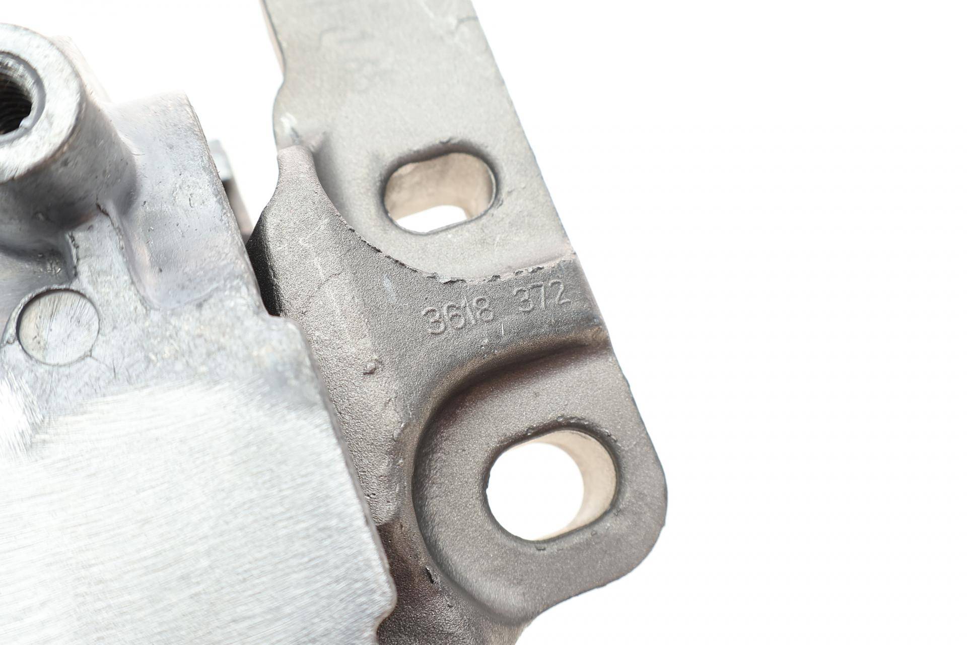 Подушка двигуна (R) VW Passat 05-15