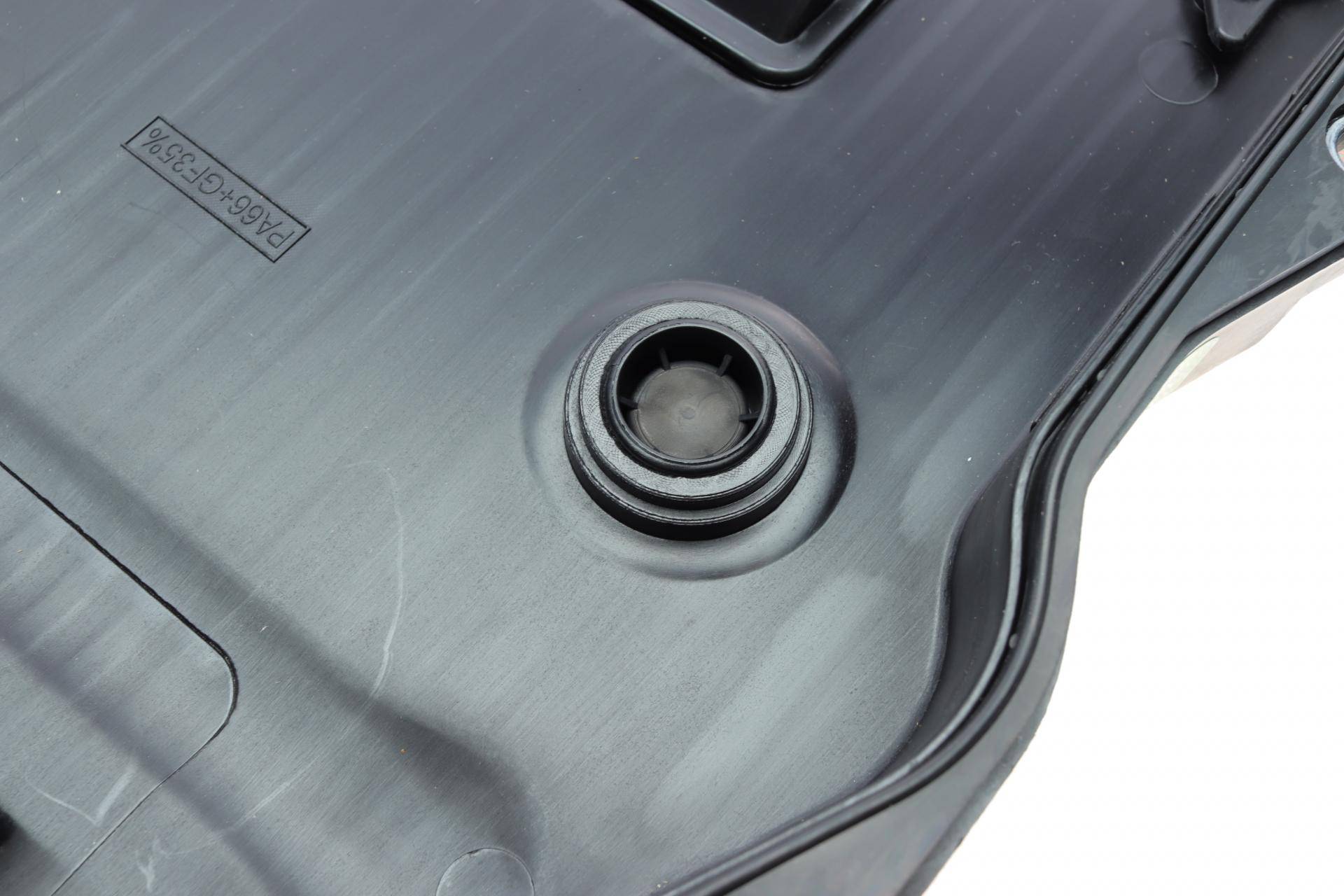 Оливозбірник (піддон) BMW 3 (F30/F80)/ 5 (F10/F11) 09-18