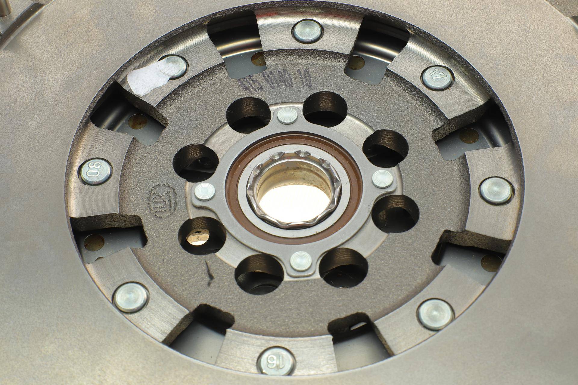 Демпфер зчеплення Citroen C5/C8/Peugeot 406/607/807 2.2HDi 00-