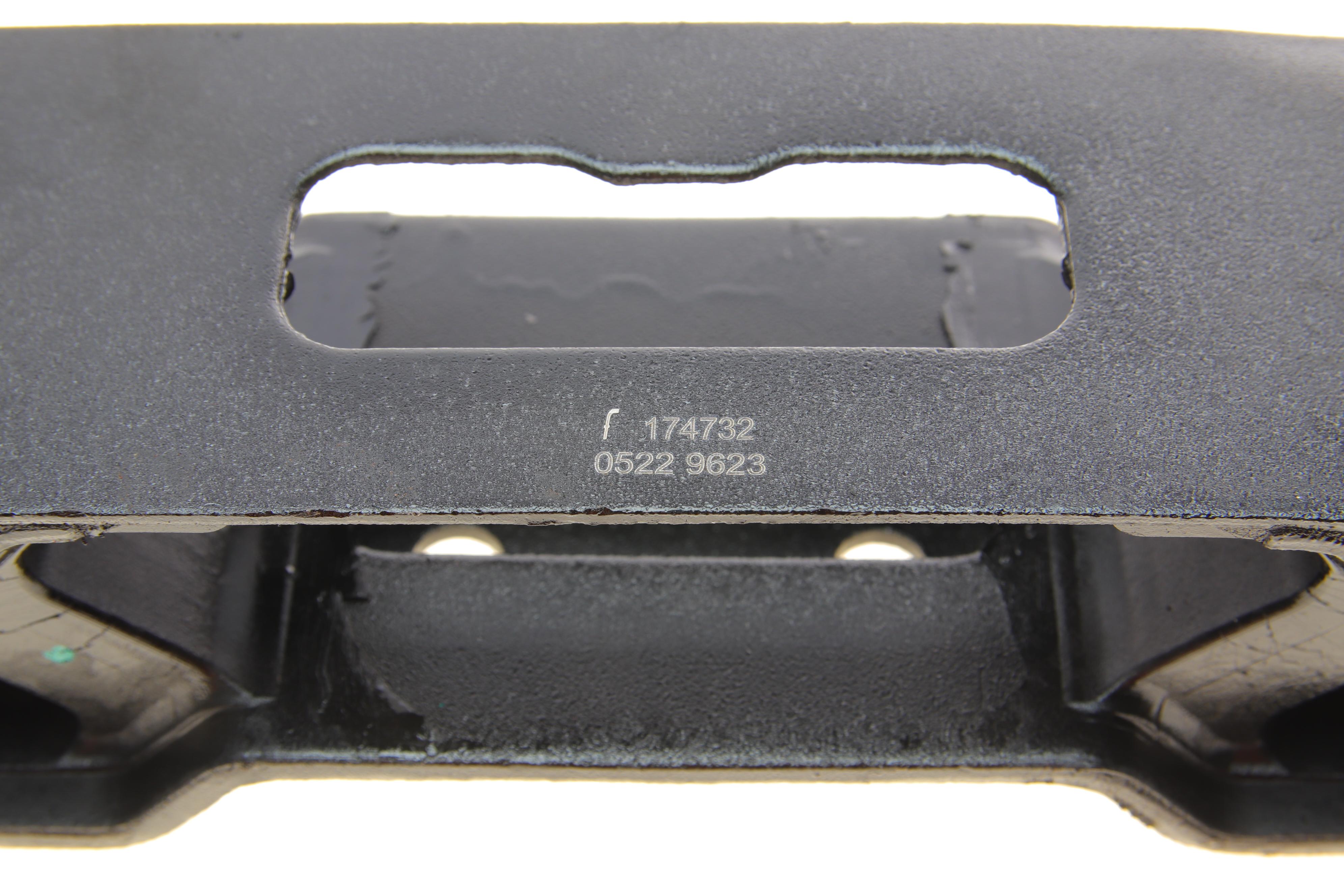 Подушка двигуна Suzuki Grand Escudo 05-11