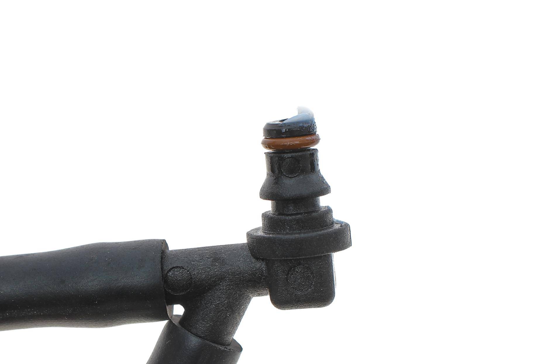 Шланг зливний Citroen C3 1.4 HDi 02-/Ford Fiesta 1.4TDCi 01-10