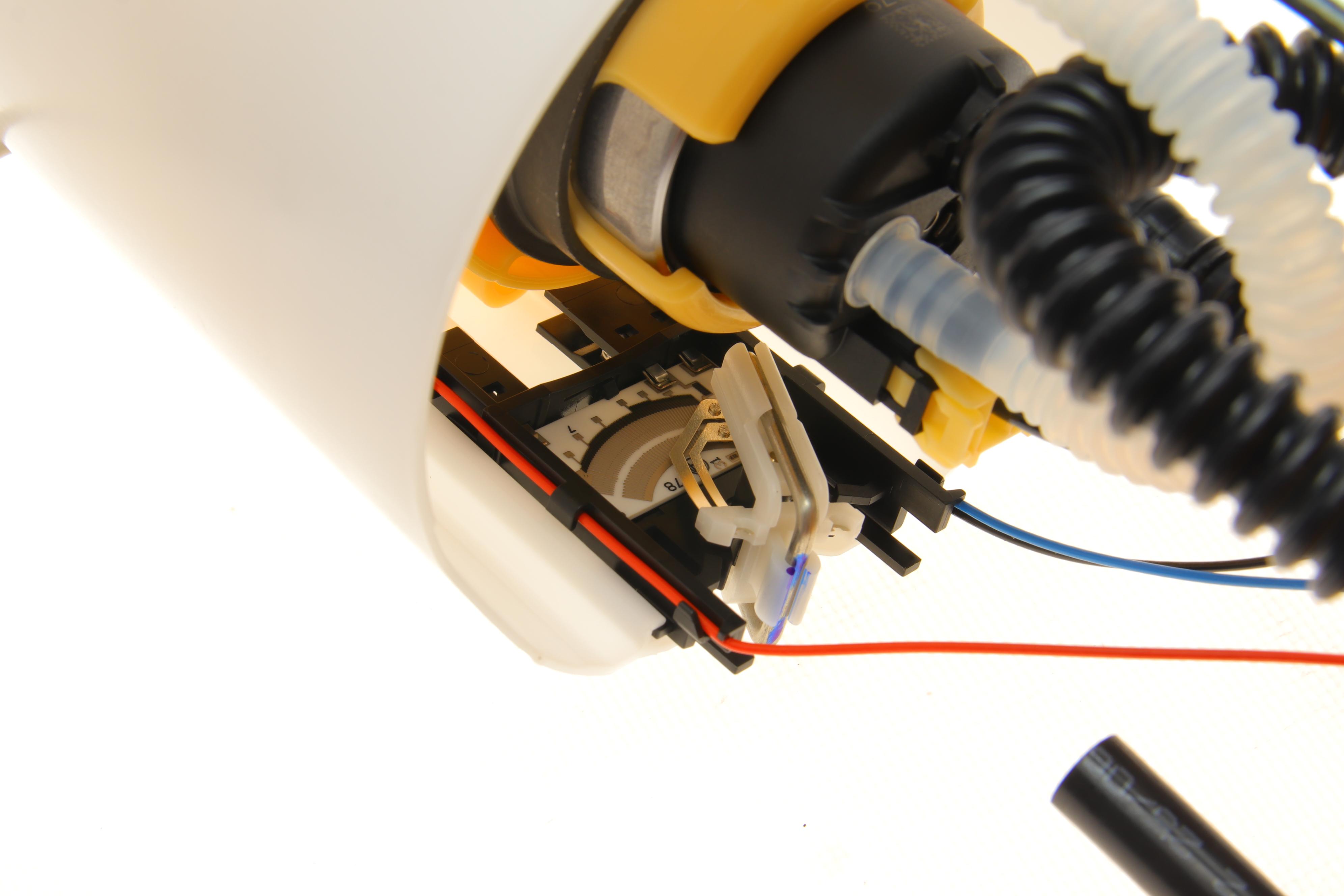 Насос паливний в бак VW Caddy 1.6/2.0TDI 10-