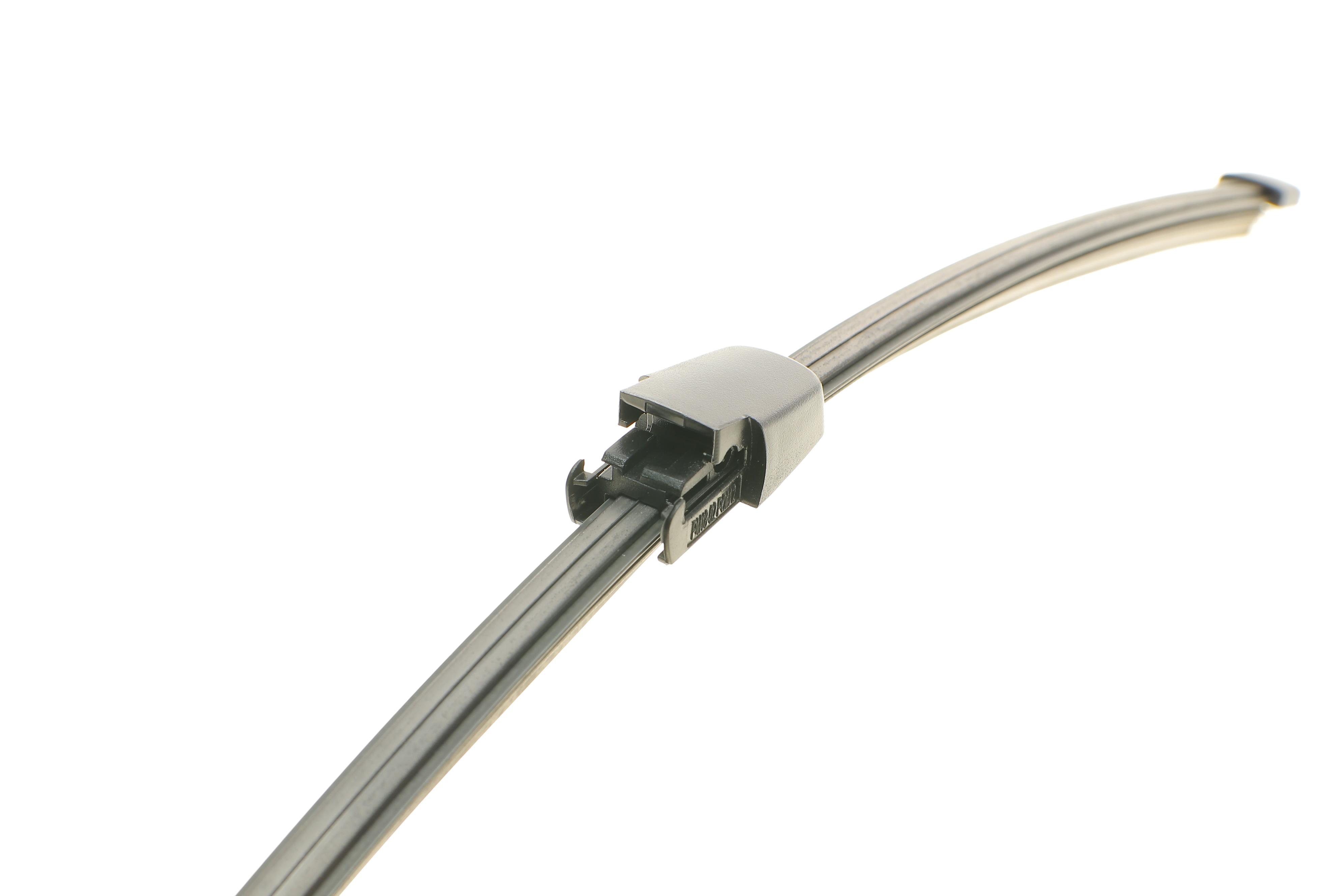 Важіль склоочисника (задній/L) VW T5/T6 03- (+щітка) (L= 606mm)