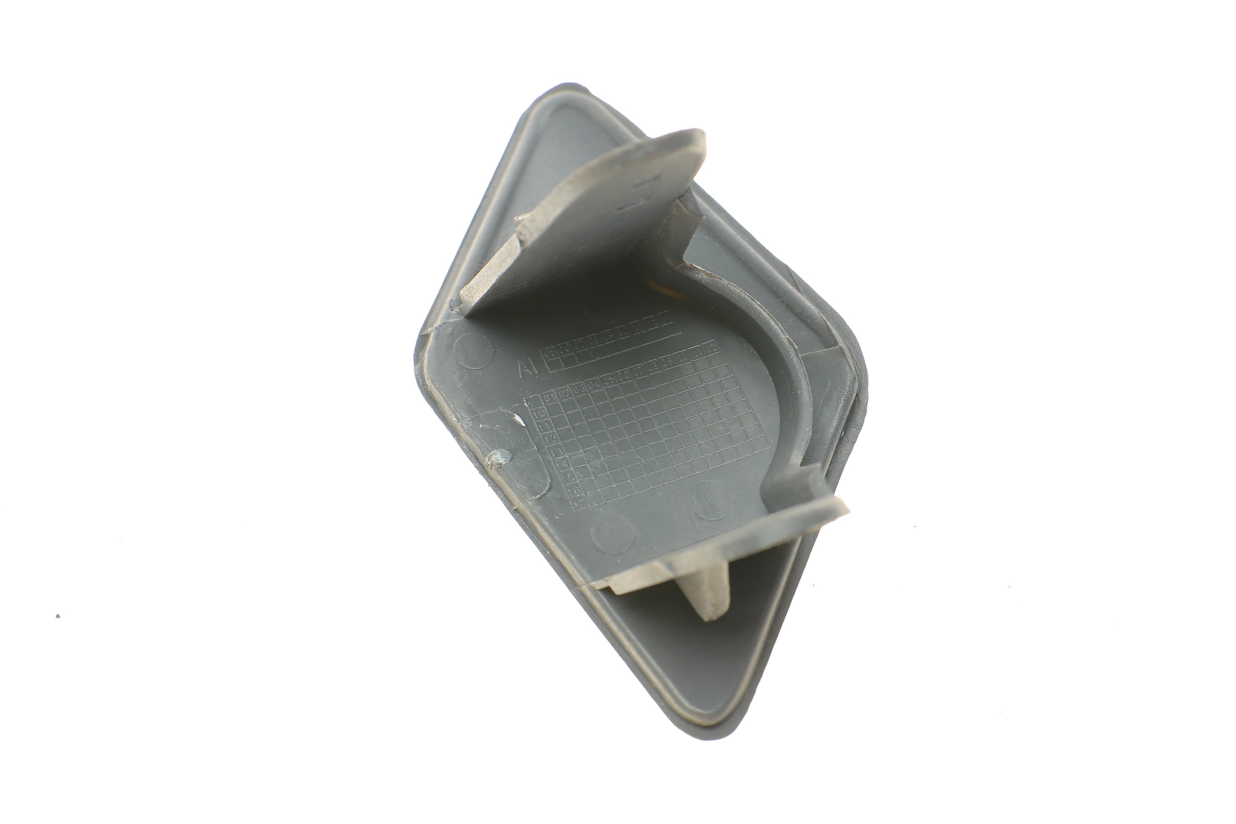 Заглушка омивача фар BMW 3 (F30) 12-15 (L)