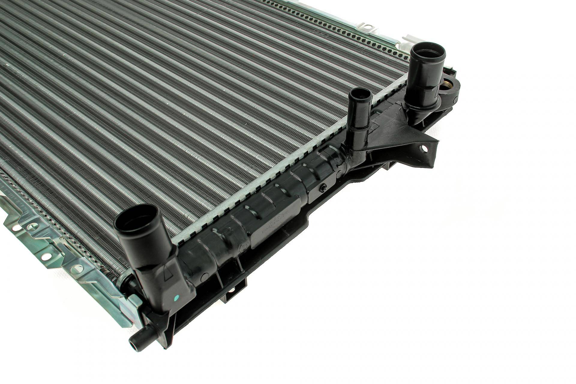 Радіатор охолодження Audi 80/100/A6 90-97