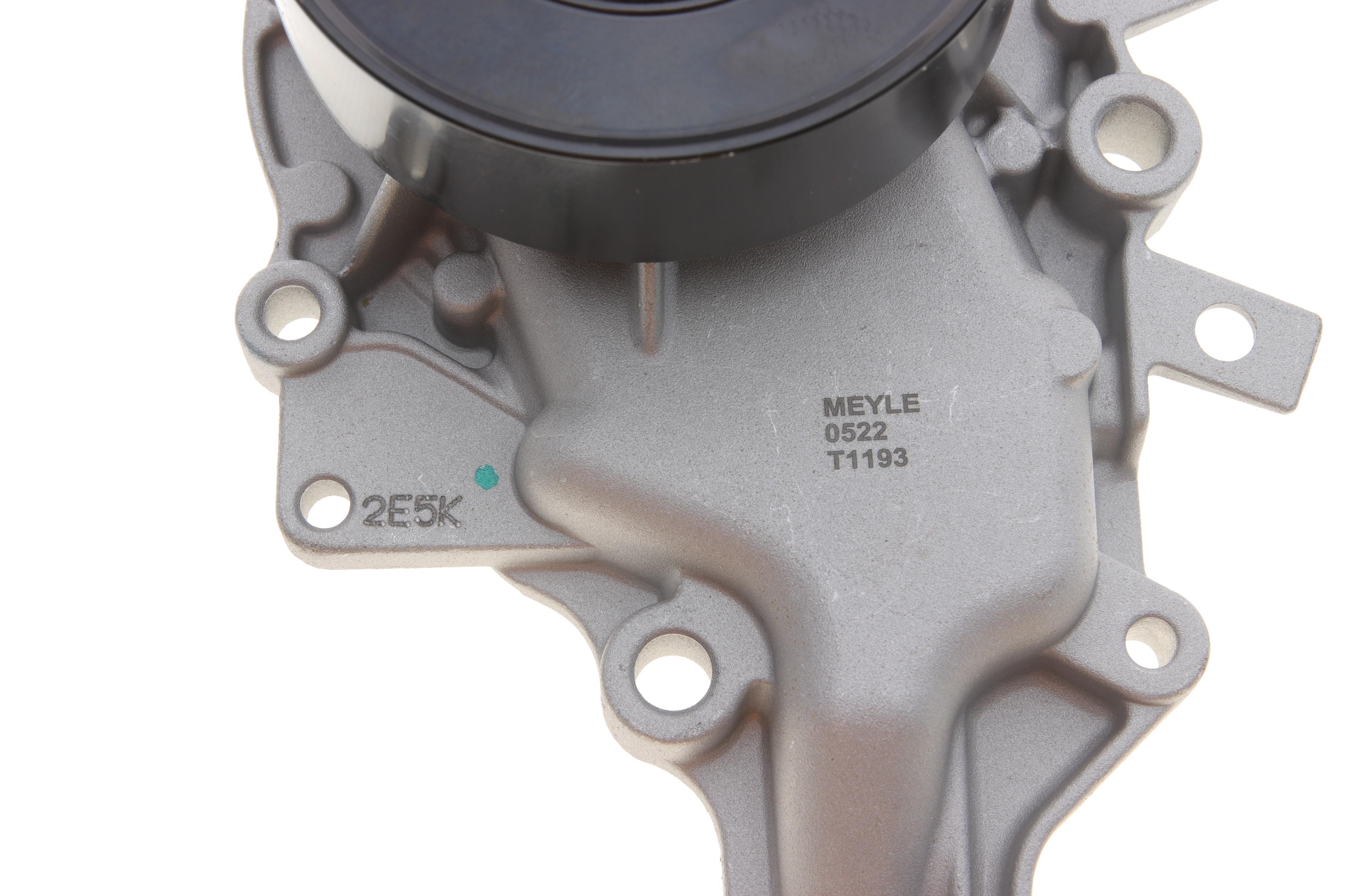 Помпа води MB Vito (W638) 2.2CDI -03