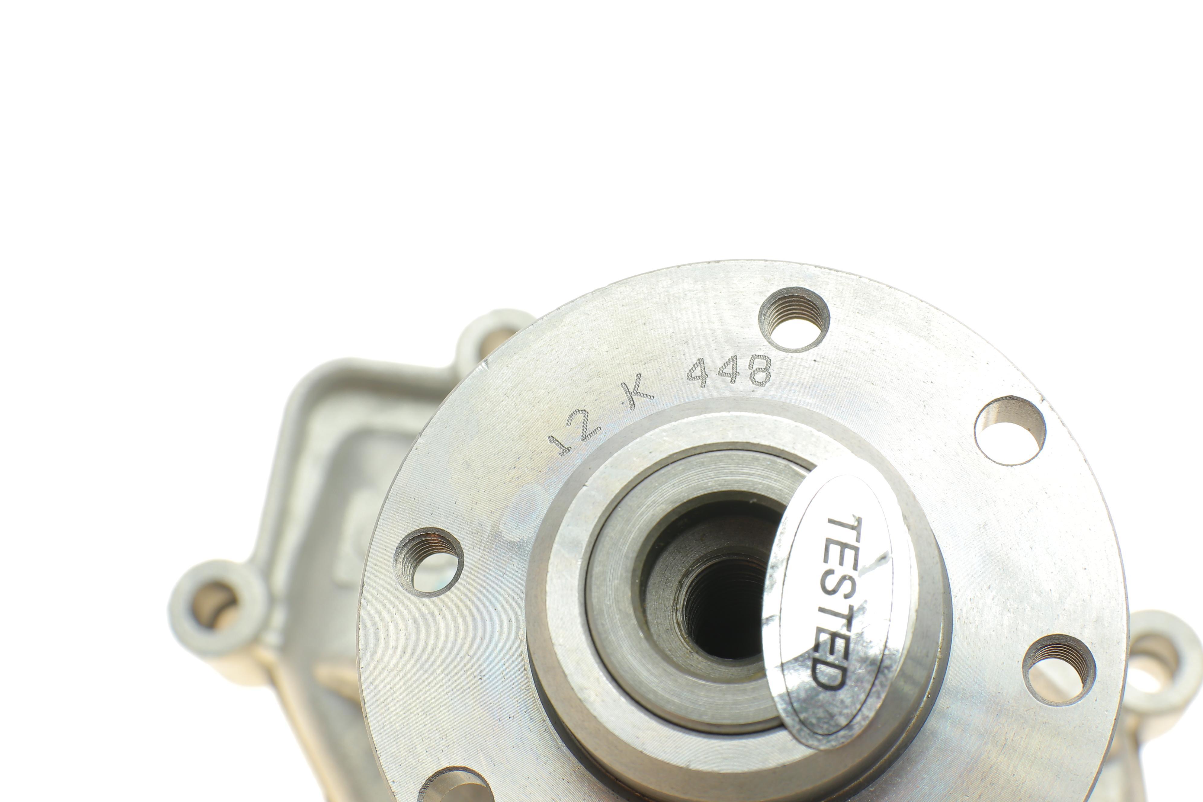 Помпа води MB Sprinter 901-904/Vito (W638) 2.3D/2.9D OM601-602 96-06/C/E/G/S-class 2.5D/2.9-3.5D 93-