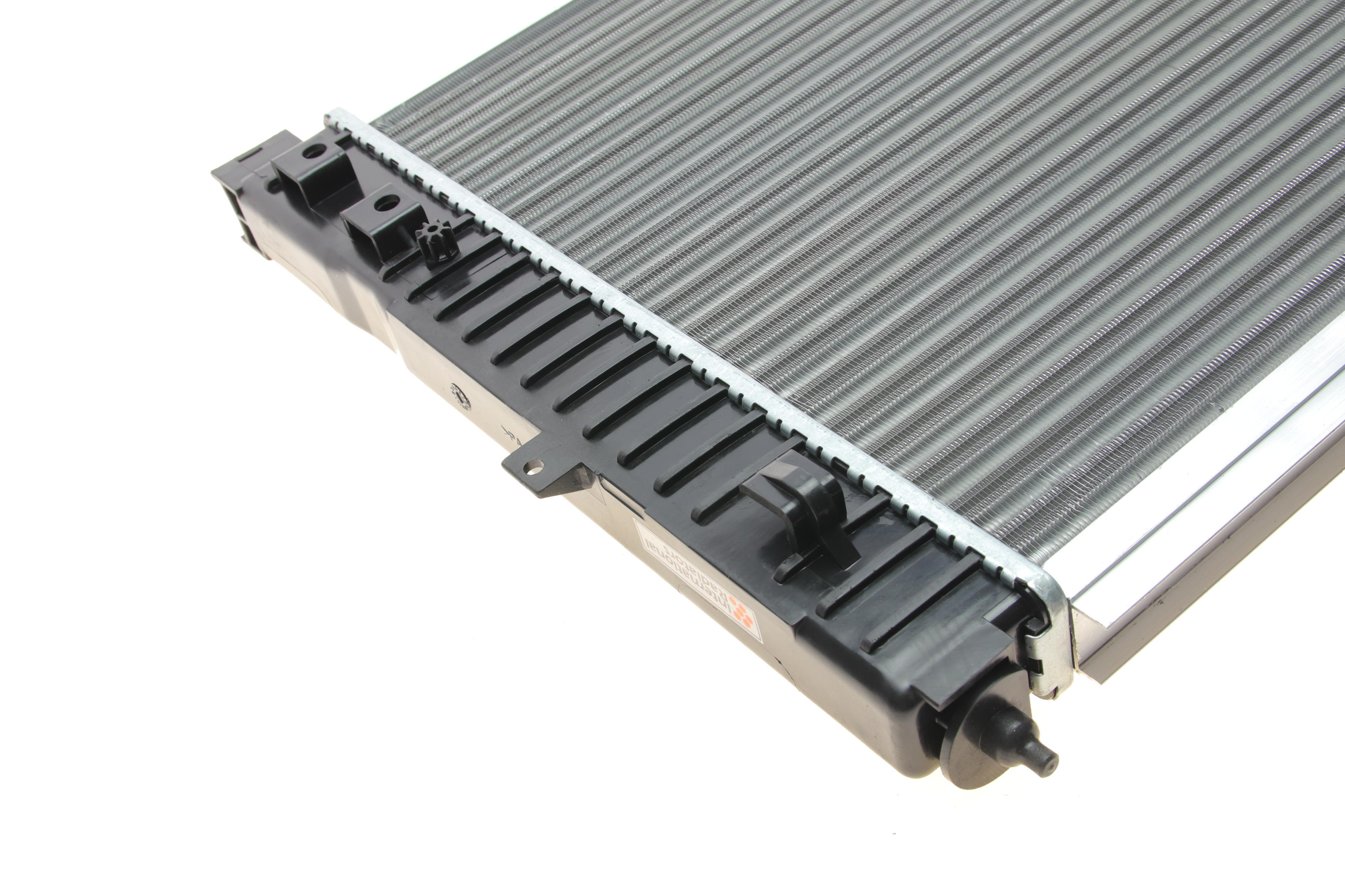 Радіатор охолодження Audi A4/A6/VW Passat 1.6-2.8 94-08